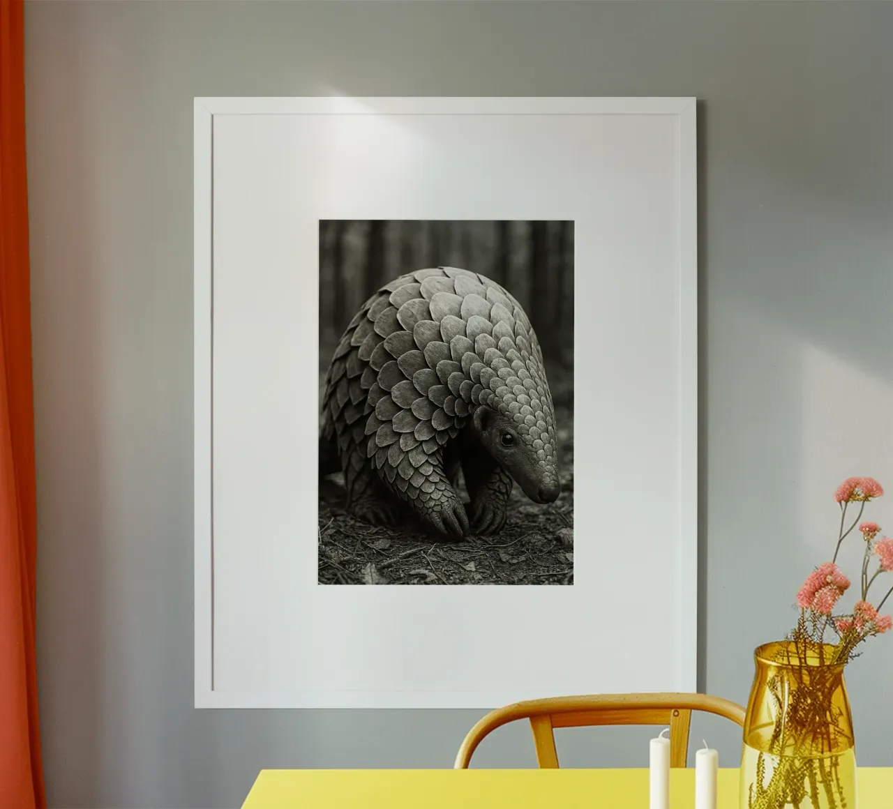 pangolino fotografia in bianco e nero poster con telaio in plastica da the gunduls