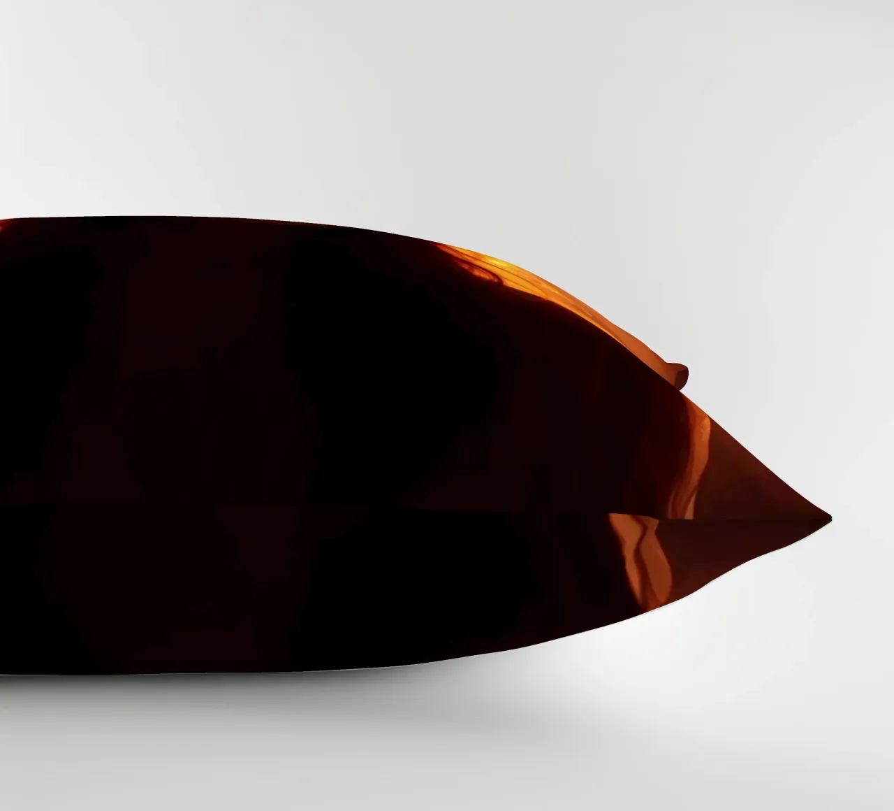 silhouette di una donna illuminata da una luce calda cuscino da DesignDoodle