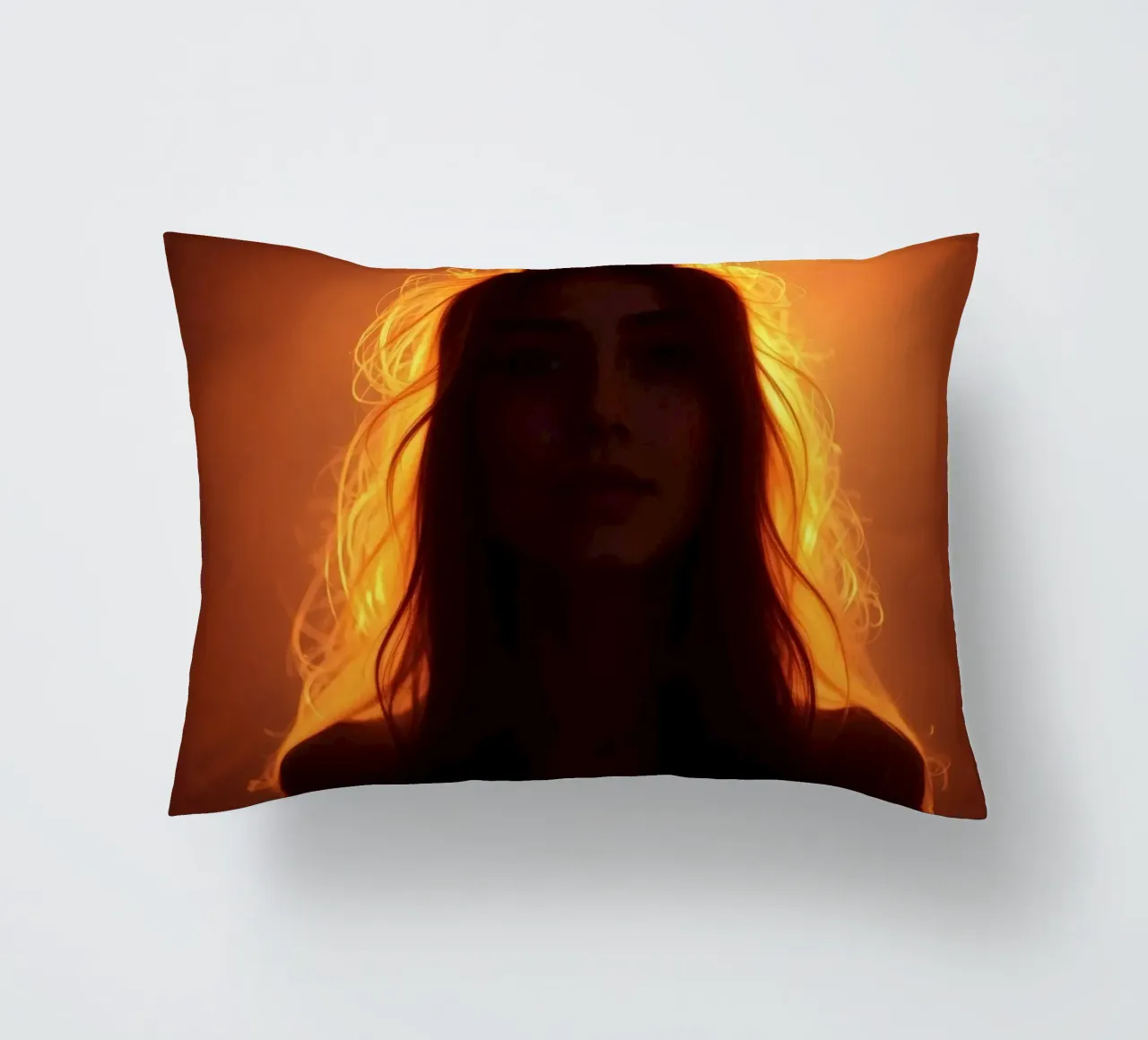 silhouette di una donna illuminata da una luce calda cuscino da DesignDoodle