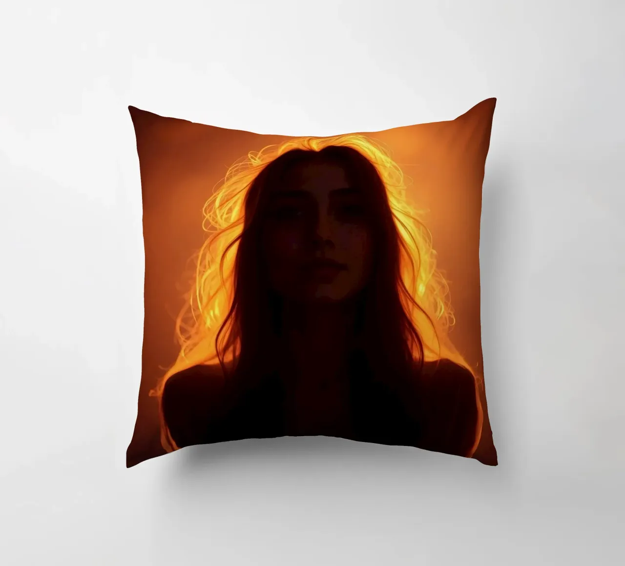 silhouette di una donna illuminata da una luce calda cuscino da DesignDoodle