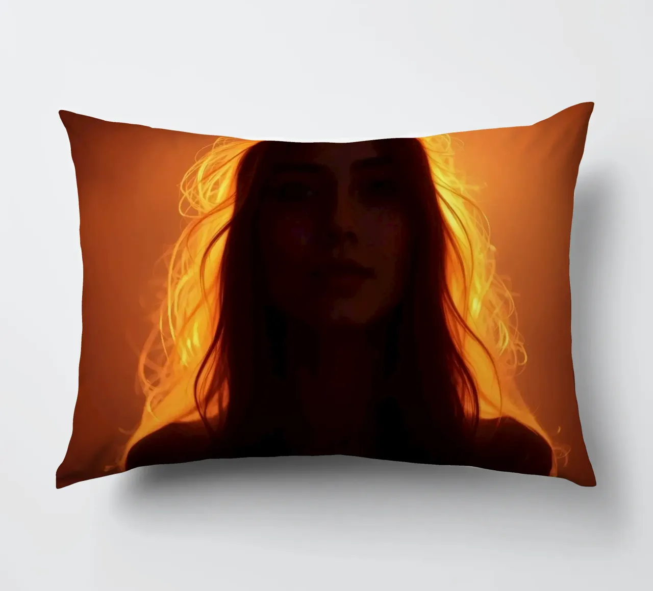 silhouette di una donna illuminata da una luce calda cuscino da DesignDoodle