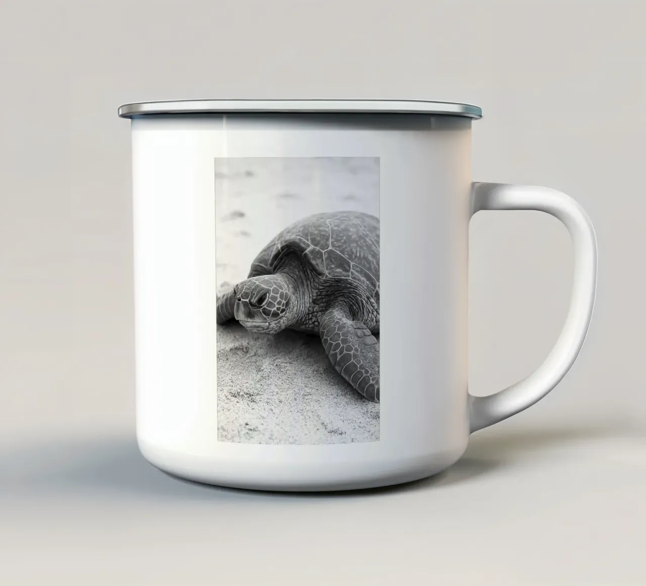 schildkröte schwarz-weiß fotografie Emaille Tasse von the gunduls