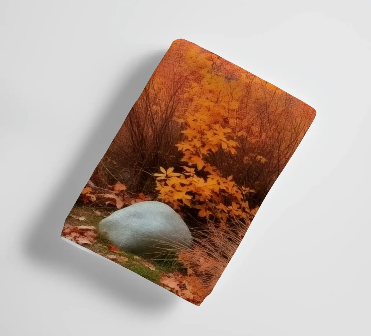 Paesaggio autunnale con foglie arancioni asciugamano da bagno da DesignDoodle