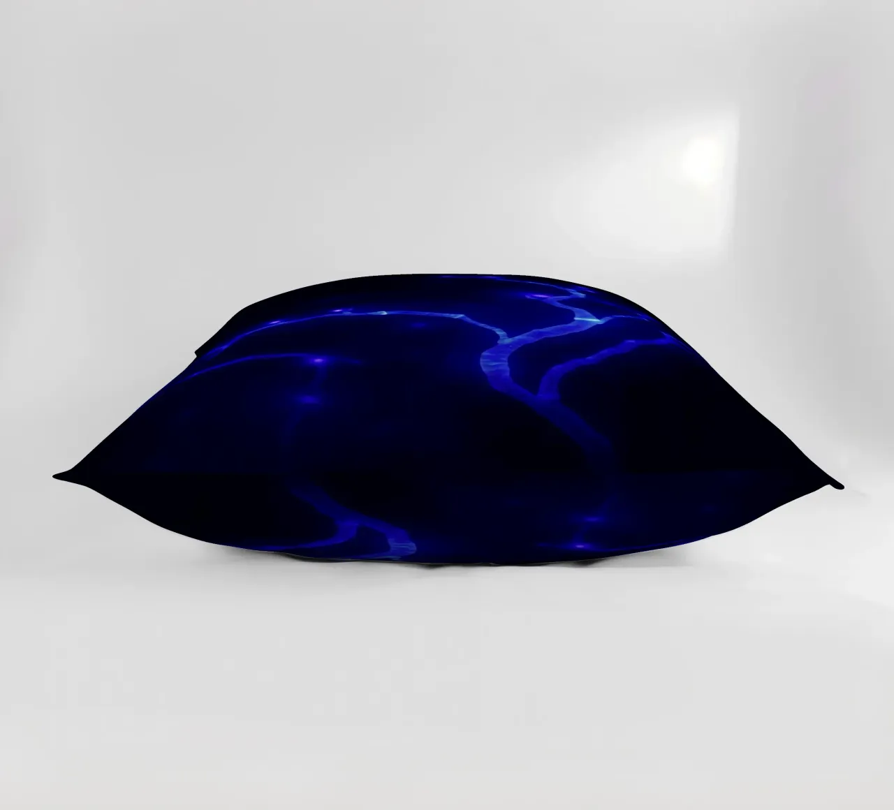 Forme curve e luminescenti in colori pastello si fondono tra loro. cuscino da DesignDoodle