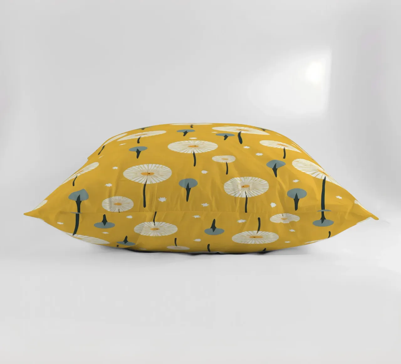 Dente di leone senape cuscino da Botanical Pattern House