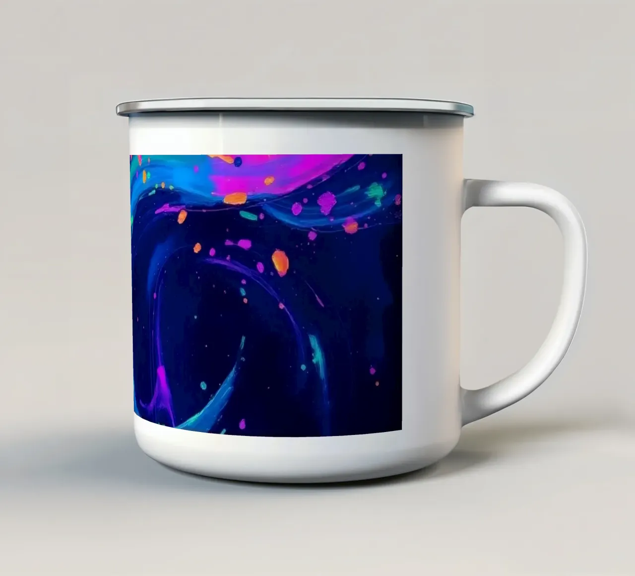 vortice astratto con tonalità al neon che crea movimento in un fondo scuro tazza in smalto da DesignDoodle