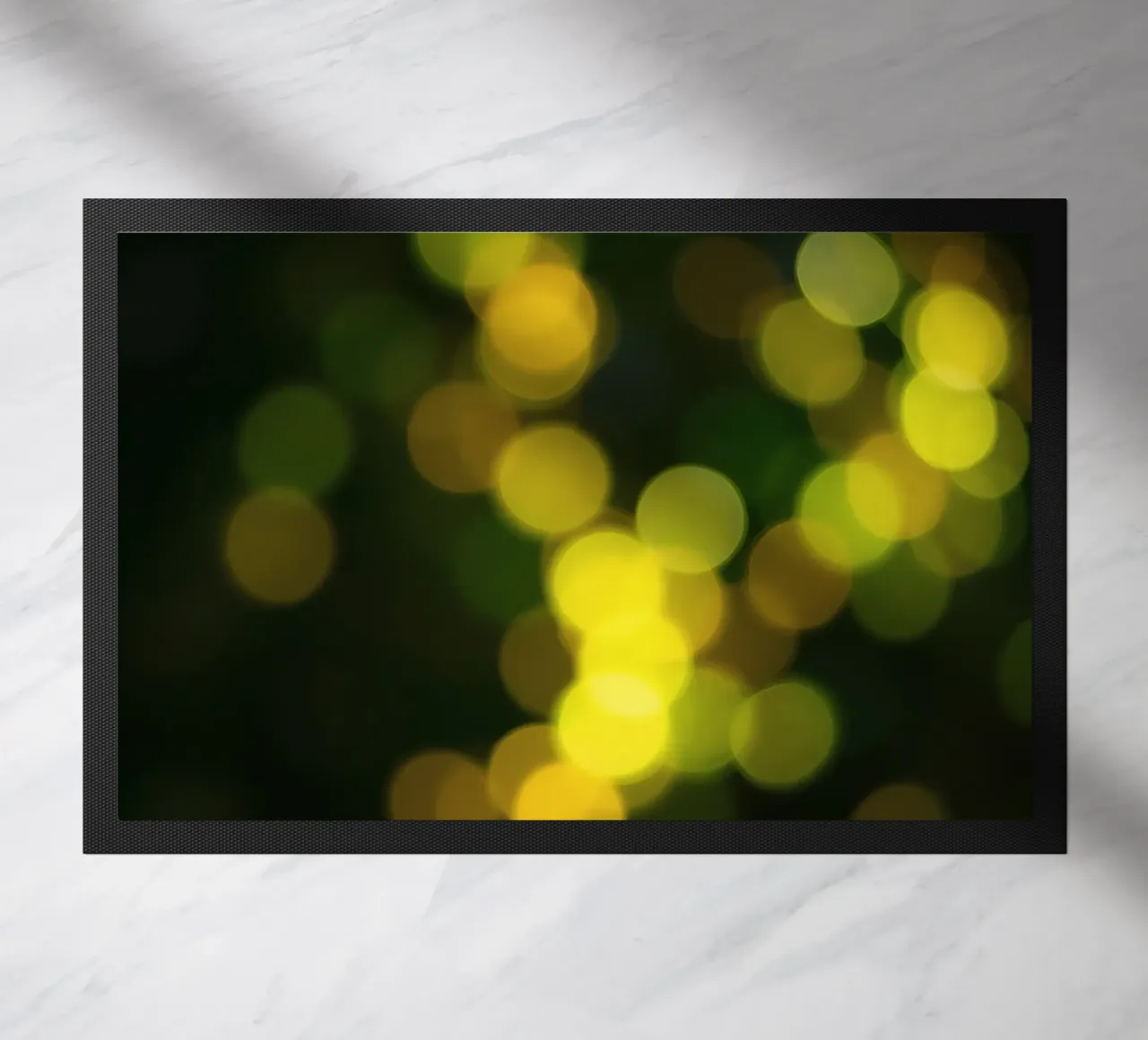 Le luci bokeh creano un'atmosfera festosa zerbino da DesignDoodle