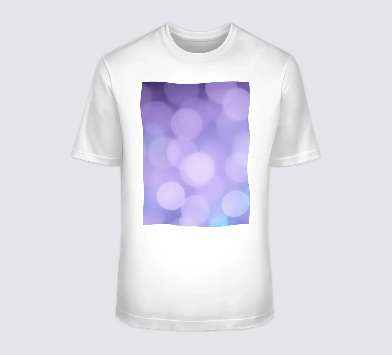 Bokeh-Hintergrund mit weichen lila und blauen Lichtern T-Shirt von DesignDoodle