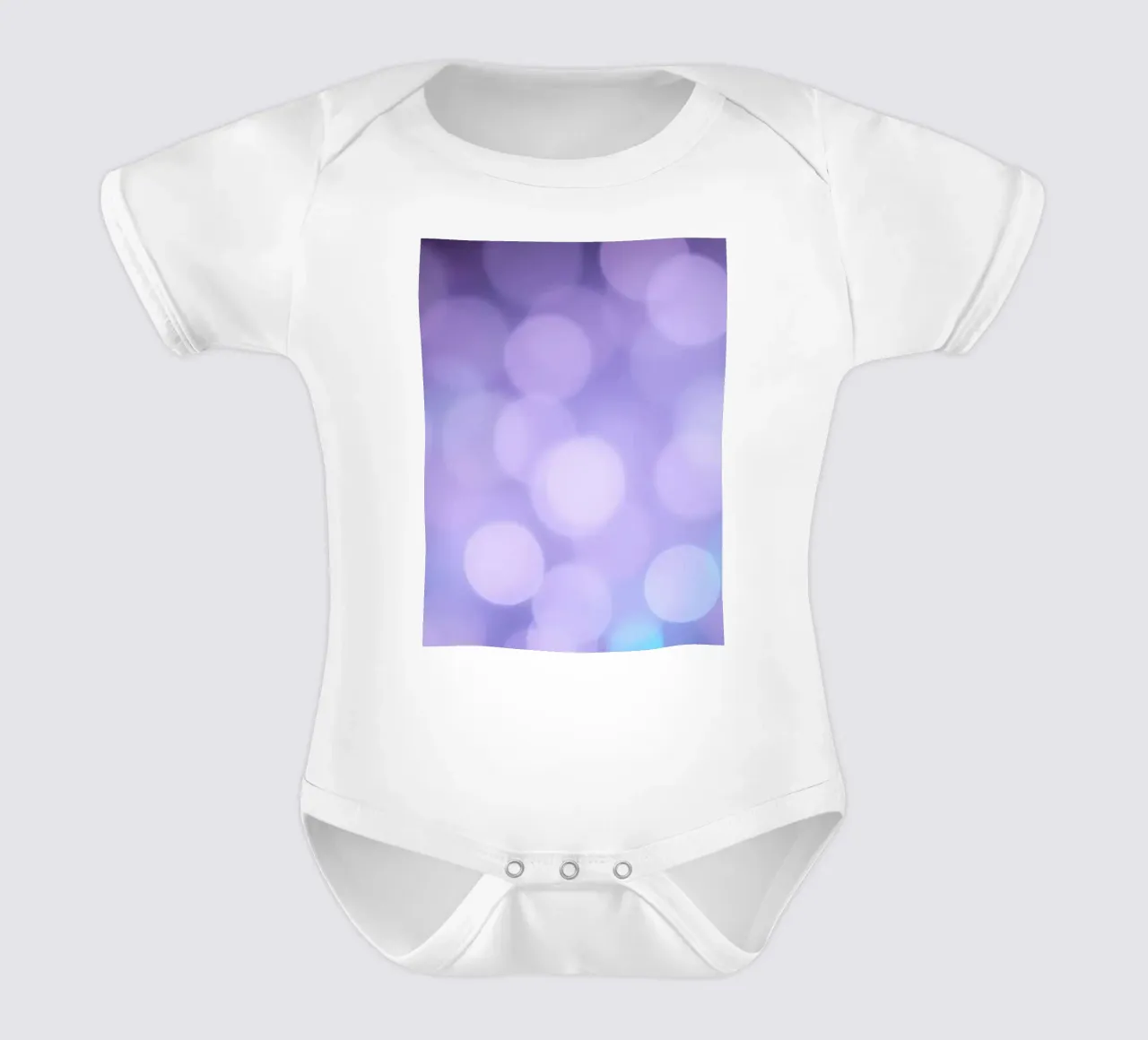 Sfondo bokeh con luci soffuse viola e blu body neonato maniche corte da DesignDoodle