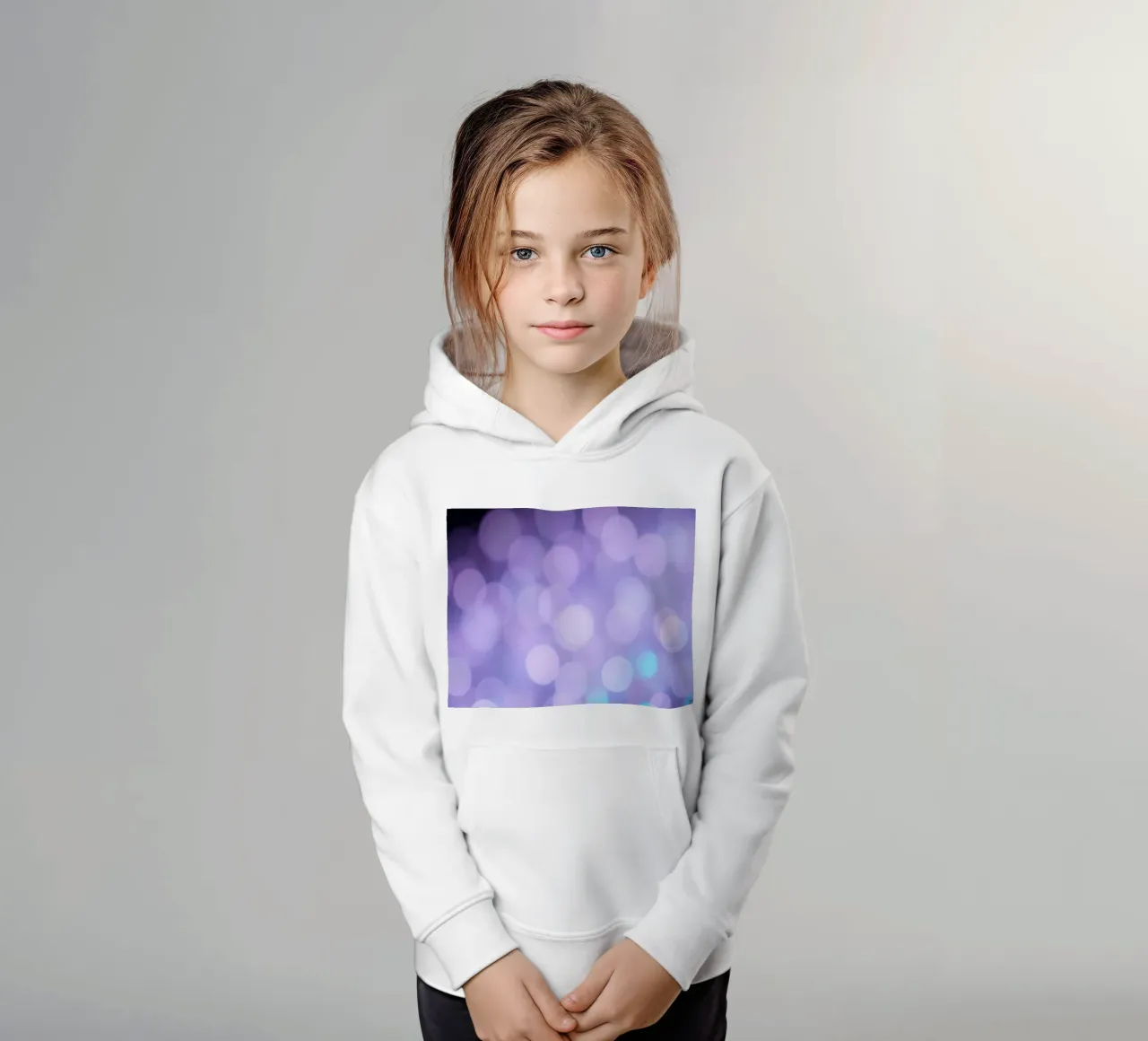 Sfondo bokeh con luci soffuse viola e blu felpa bambino con cappuccio da DesignDoodle
