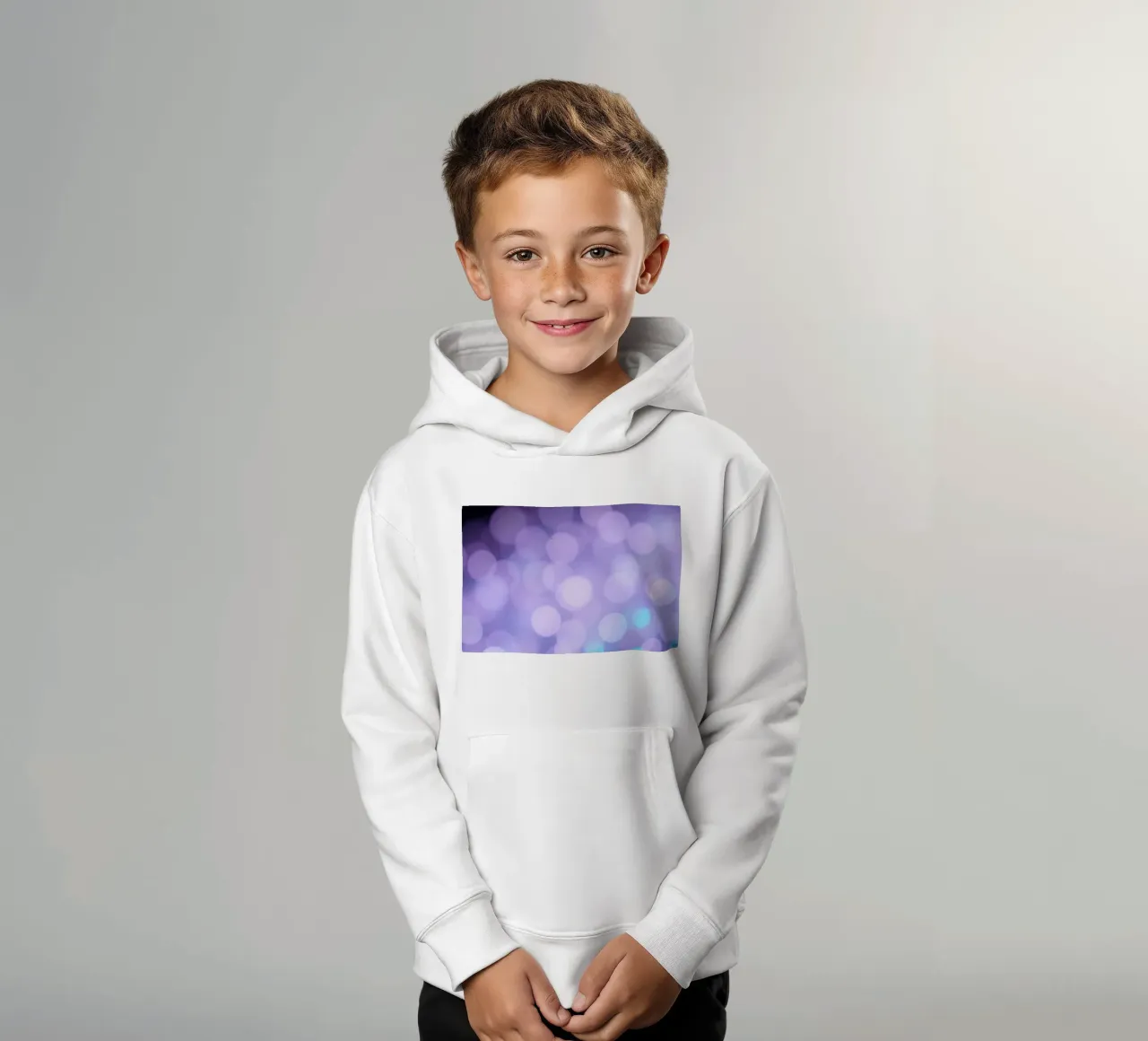 Sfondo bokeh con luci soffuse viola e blu felpa bambino con cappuccio da DesignDoodle