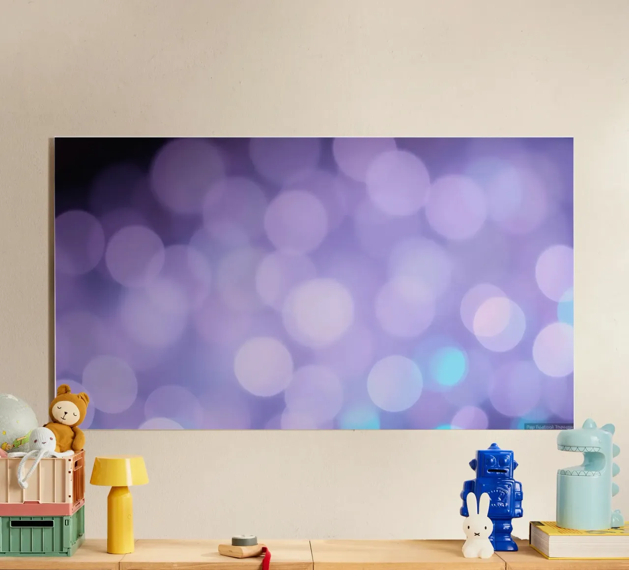 Bokeh-Hintergrund mit weichen lila und blauen Lichtern Acryl-Glas von DesignDoodle