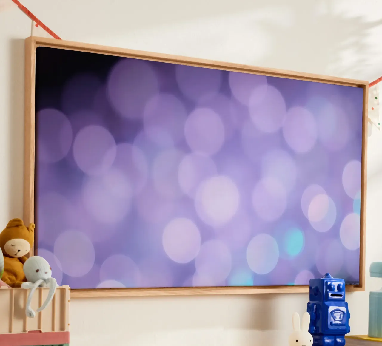 Sfondo bokeh con luci soffuse viola e blu tela da DesignDoodle