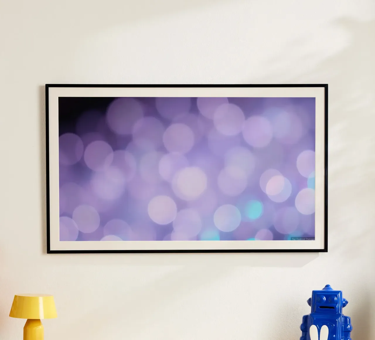 Sfondo bokeh con luci soffuse viola e blu carta hahnemühle da DesignDoodle