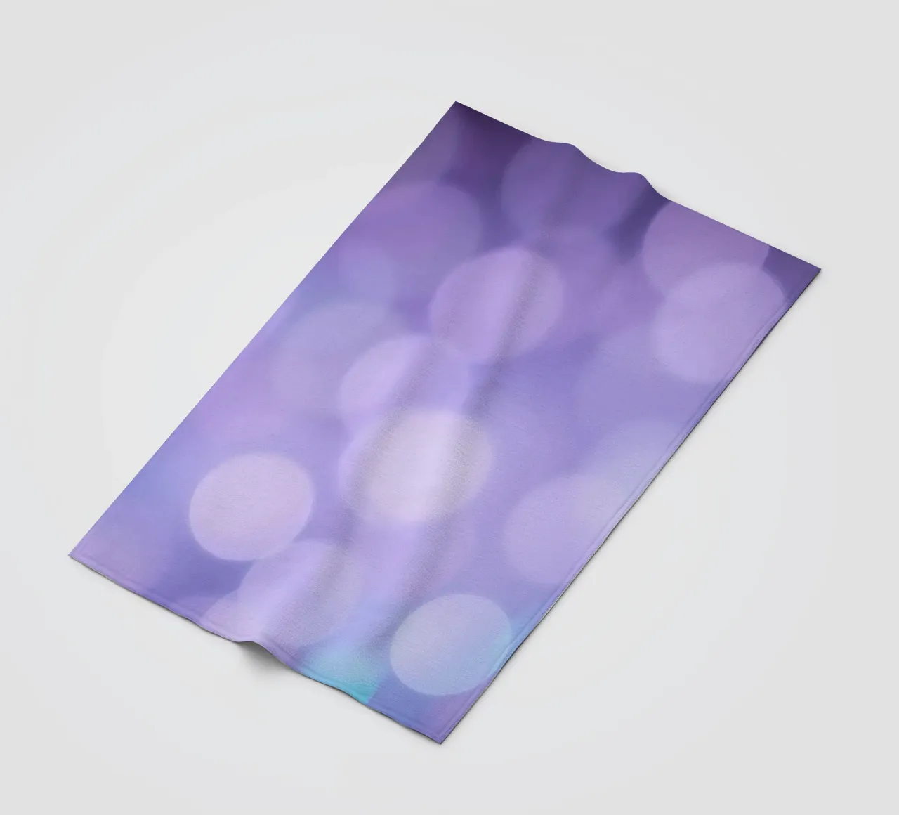 Sfondo bokeh con luci soffuse viola e blu coperta in pile da DesignDoodle