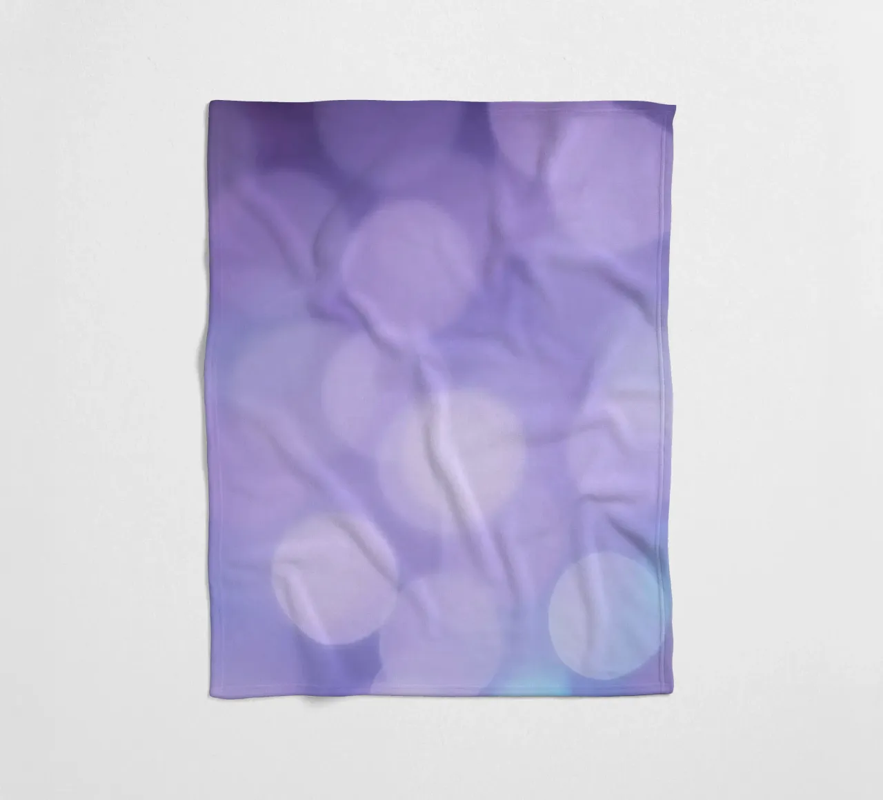 Sfondo bokeh con luci soffuse viola e blu coperta in pile da DesignDoodle