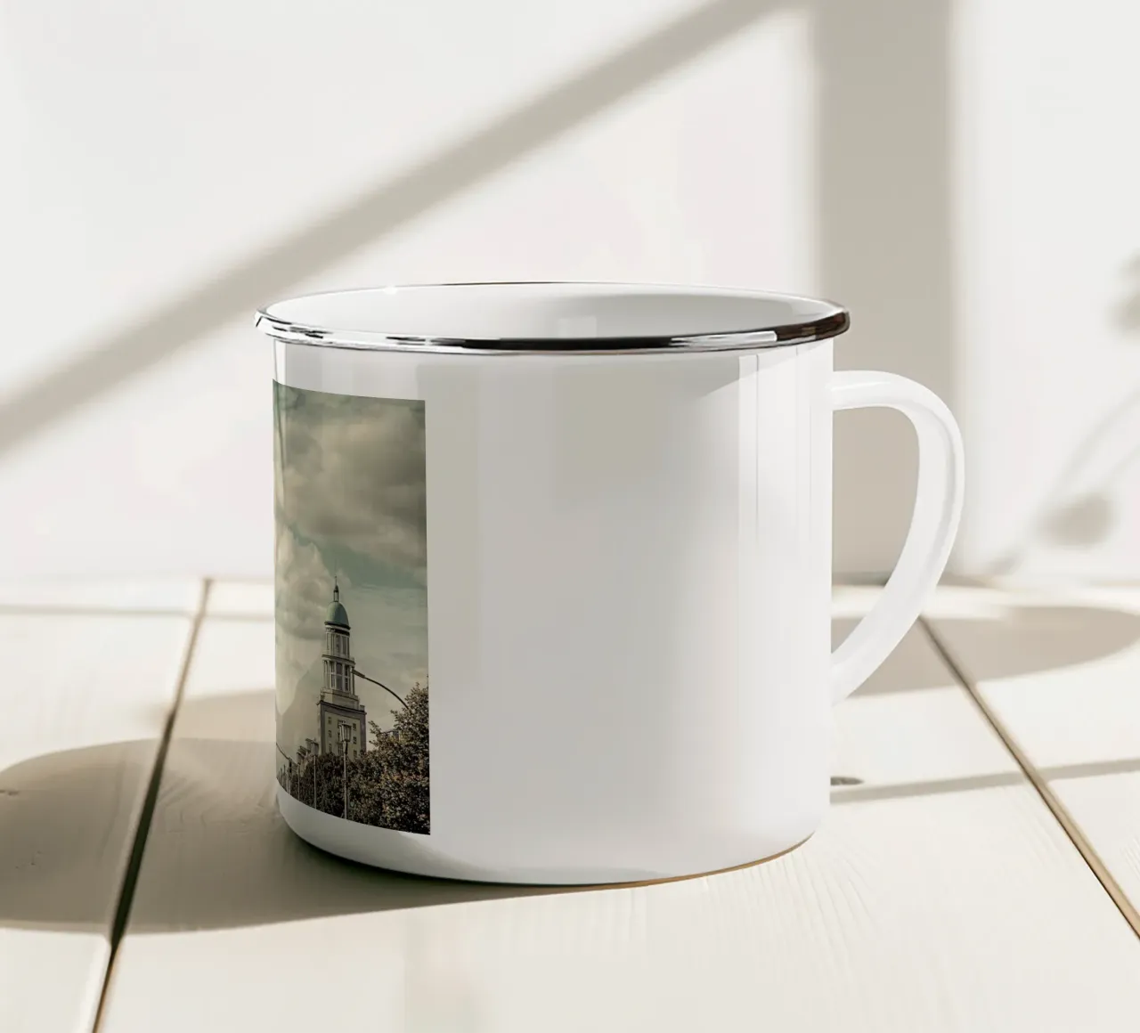 Frankfurter Tor tazza in smalto da Michael Belhadi