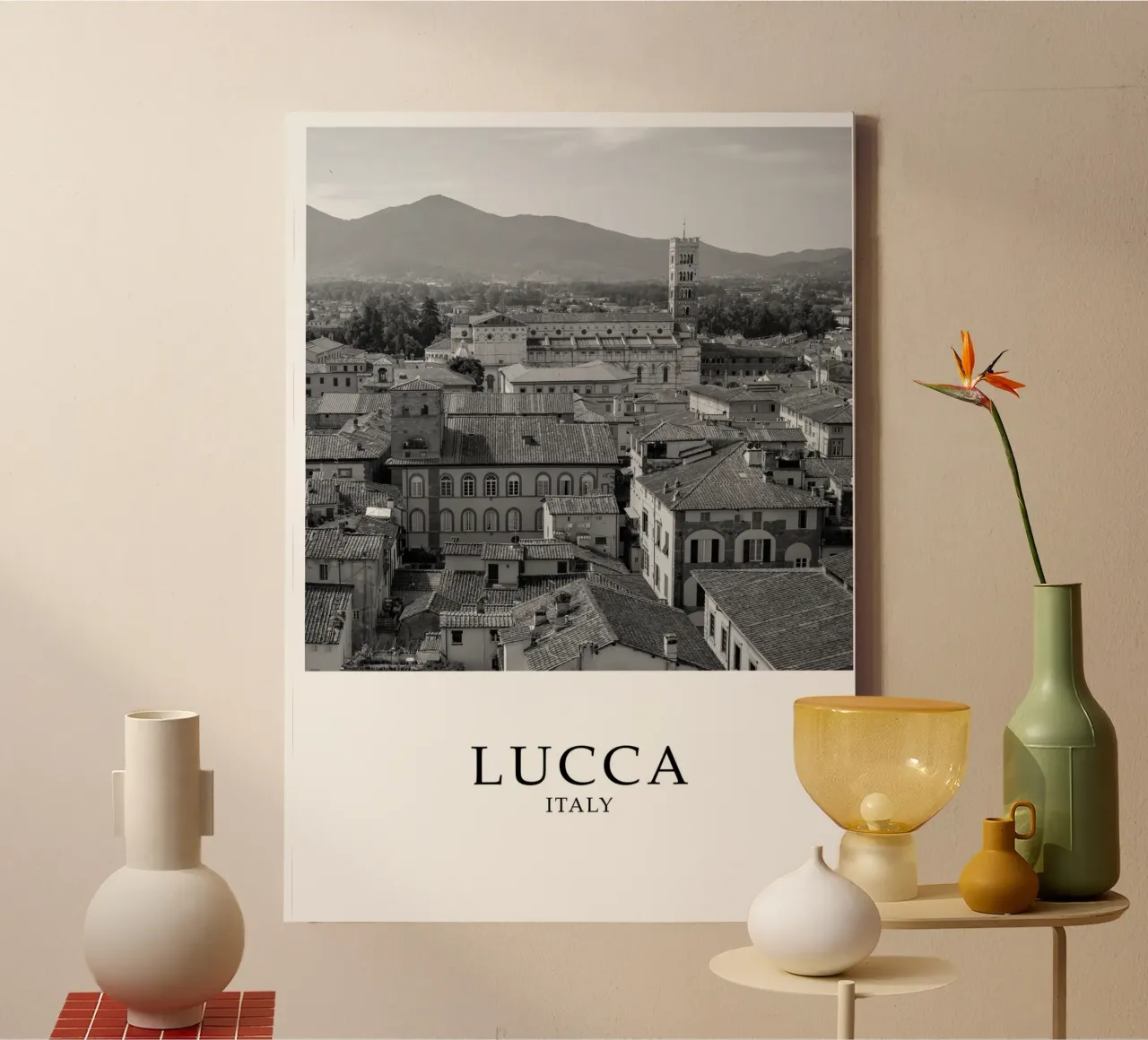 Lucca Toscana Italia Scena Skyline Scala di grigi tela con Cornice a cassetta da Charnwood Prints