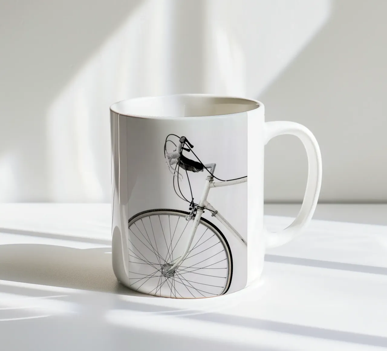 White Minimal Bicycle Love tazza in ceramica da Studio Nahili