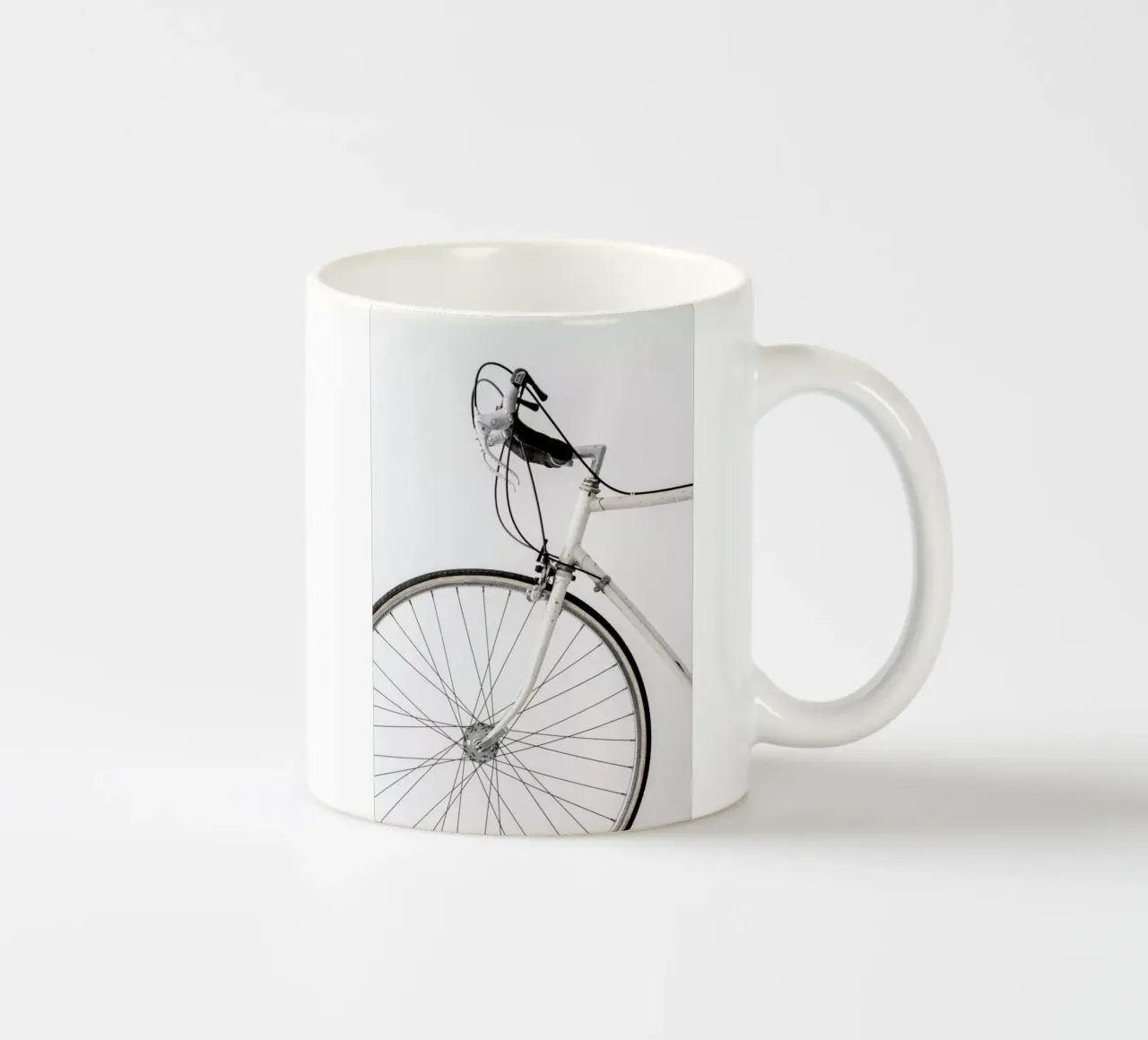 White Minimal Bicycle Love tazza in ceramica da Studio Nahili