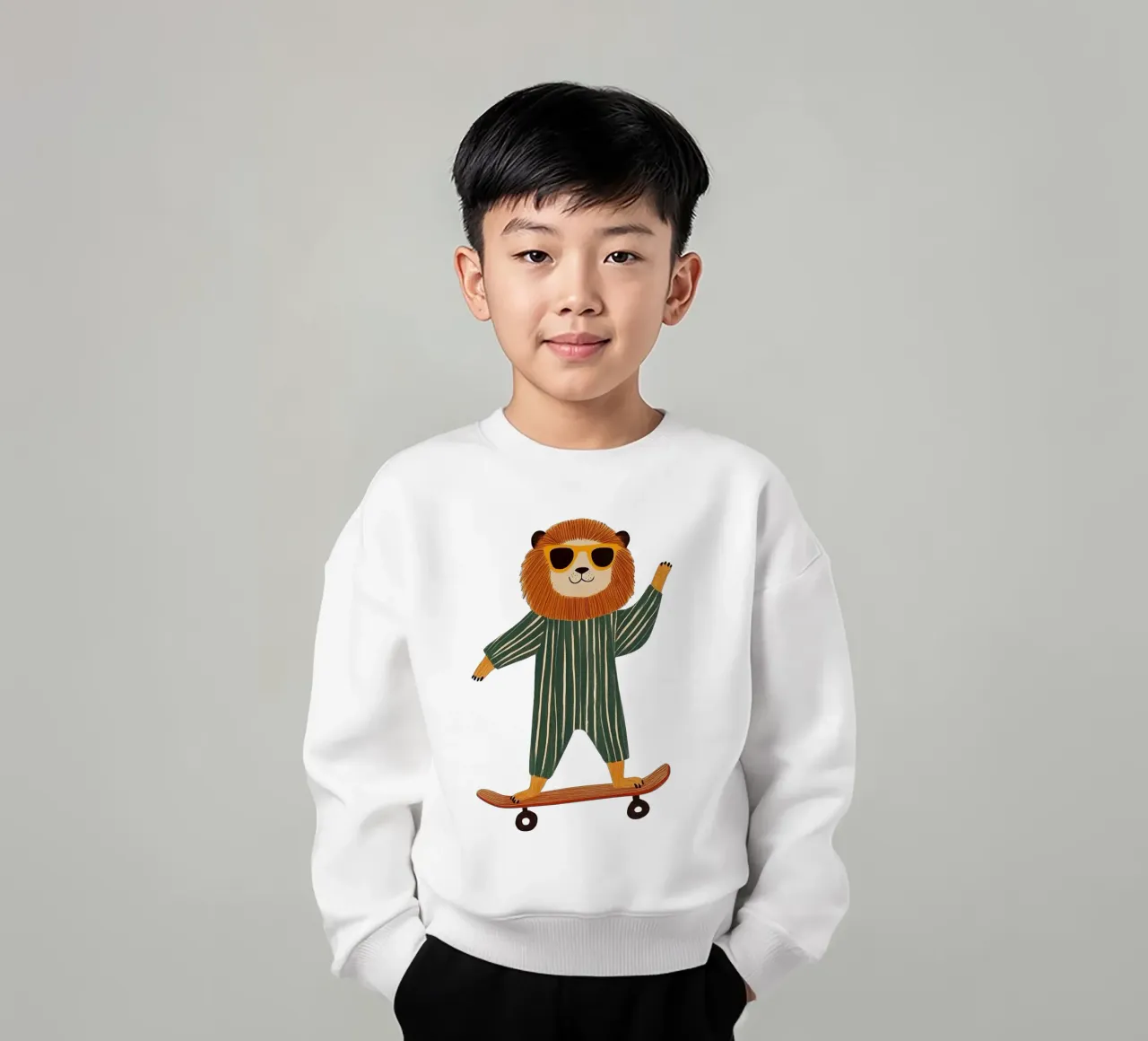Löwe auf Skateboard Kinder Sweatshirt von HookASmile