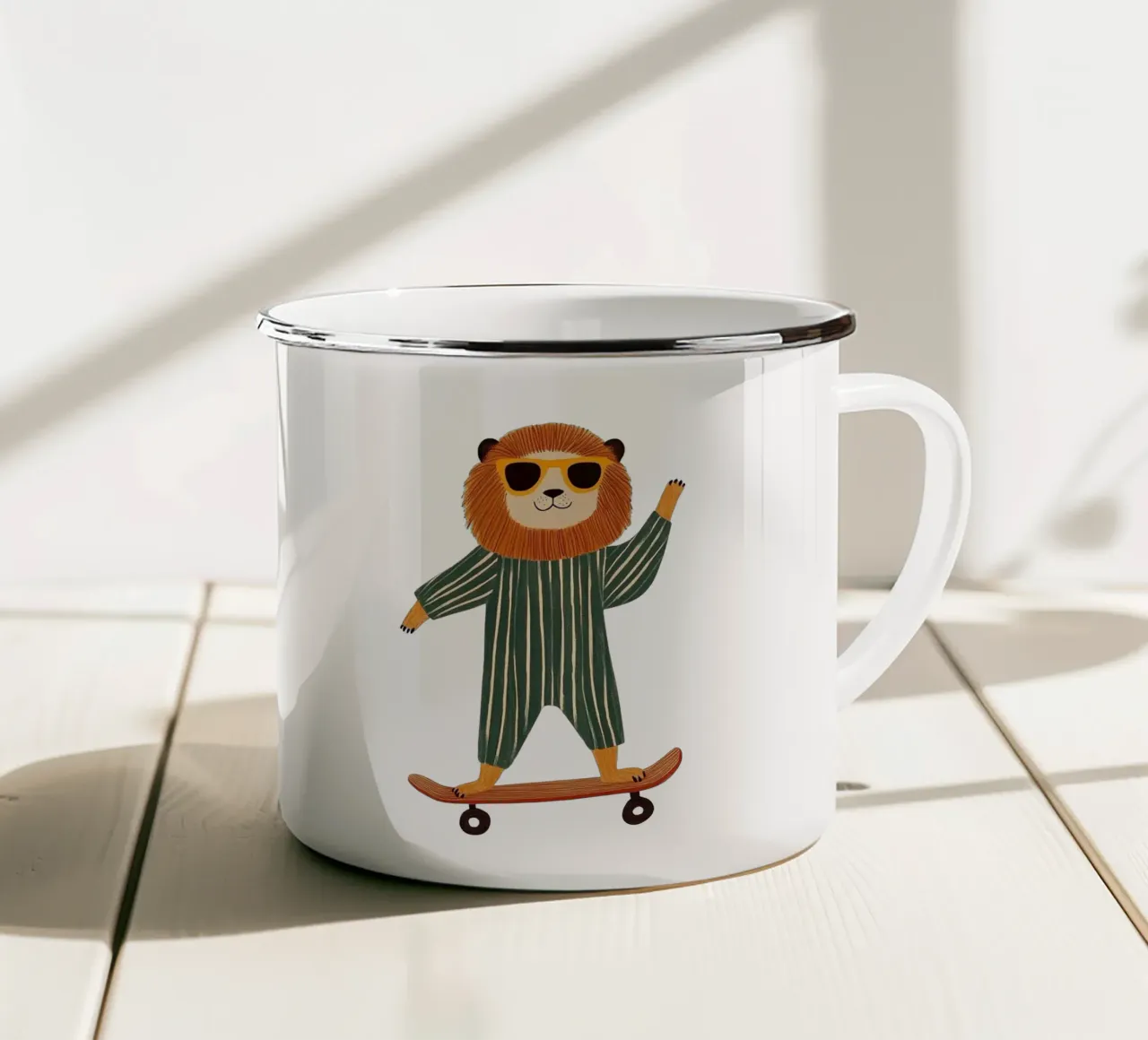 Leone su skateboard tazza in smalto da HookASmile