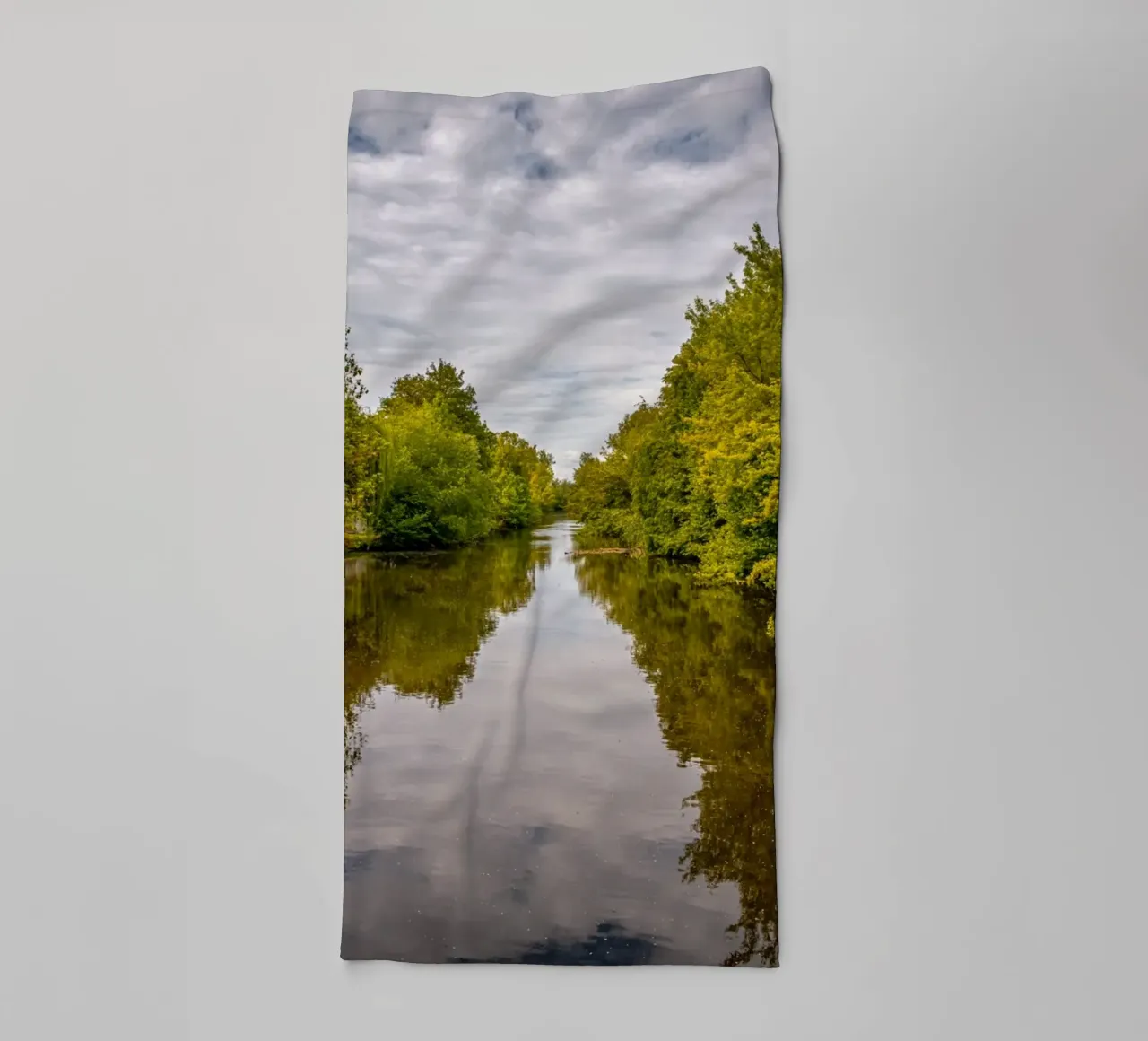 View of the river Saale with reflections of the trees on the bank towel by Marcus Beckert | Fotografie