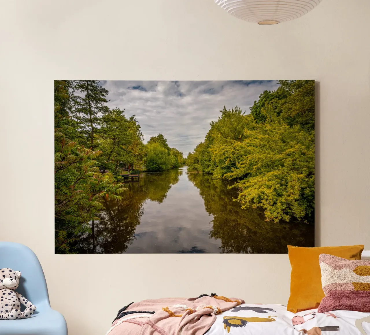 Vista del fiume Saale con i riflessi degli alberi sulla riva tela con Cornice a cassetta da Marcus Beckert | Fotografie