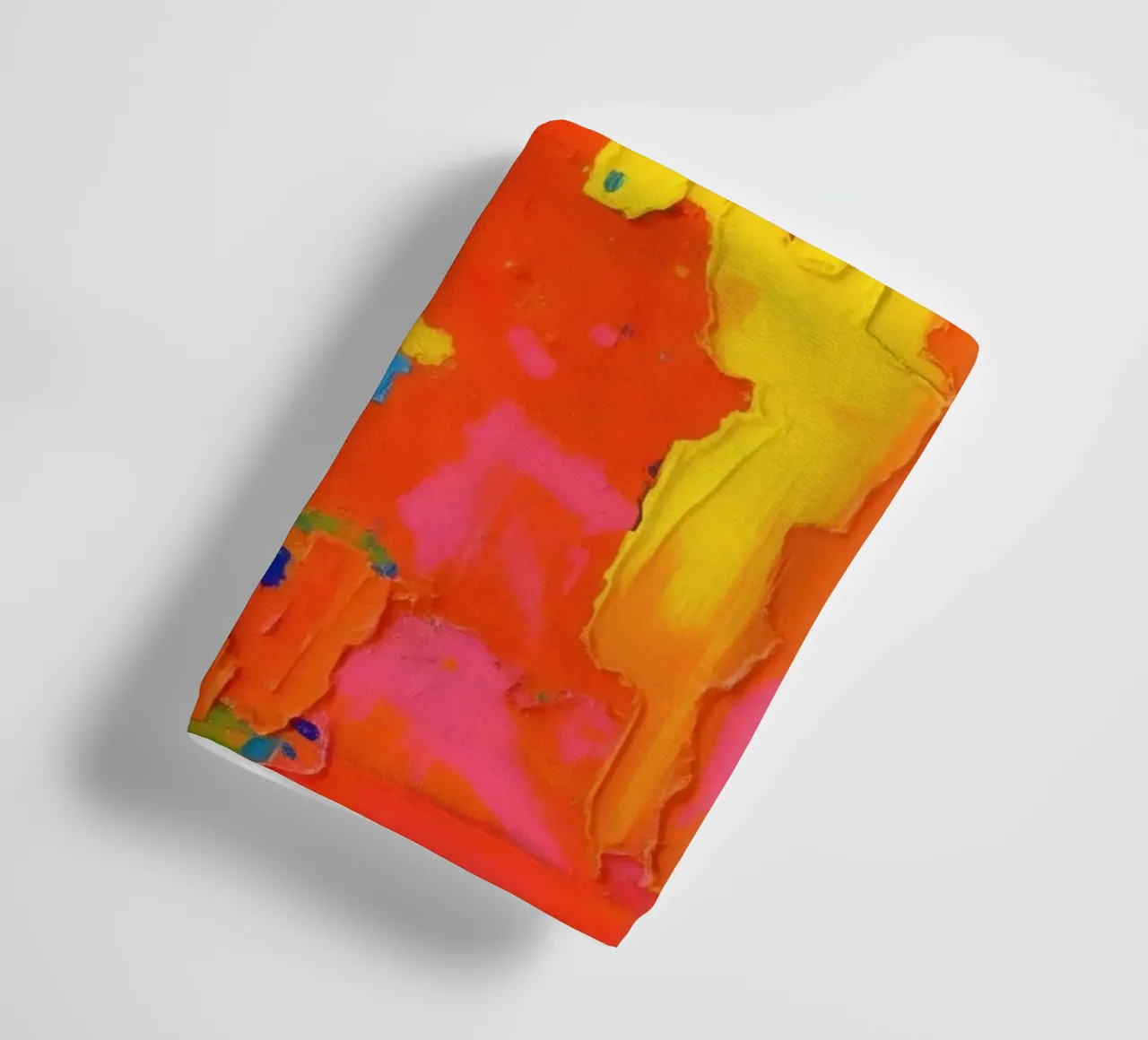 pittura astratta con colori vivaci e texture a macchia d'olio asciugamano da bagno da DesignDoodle