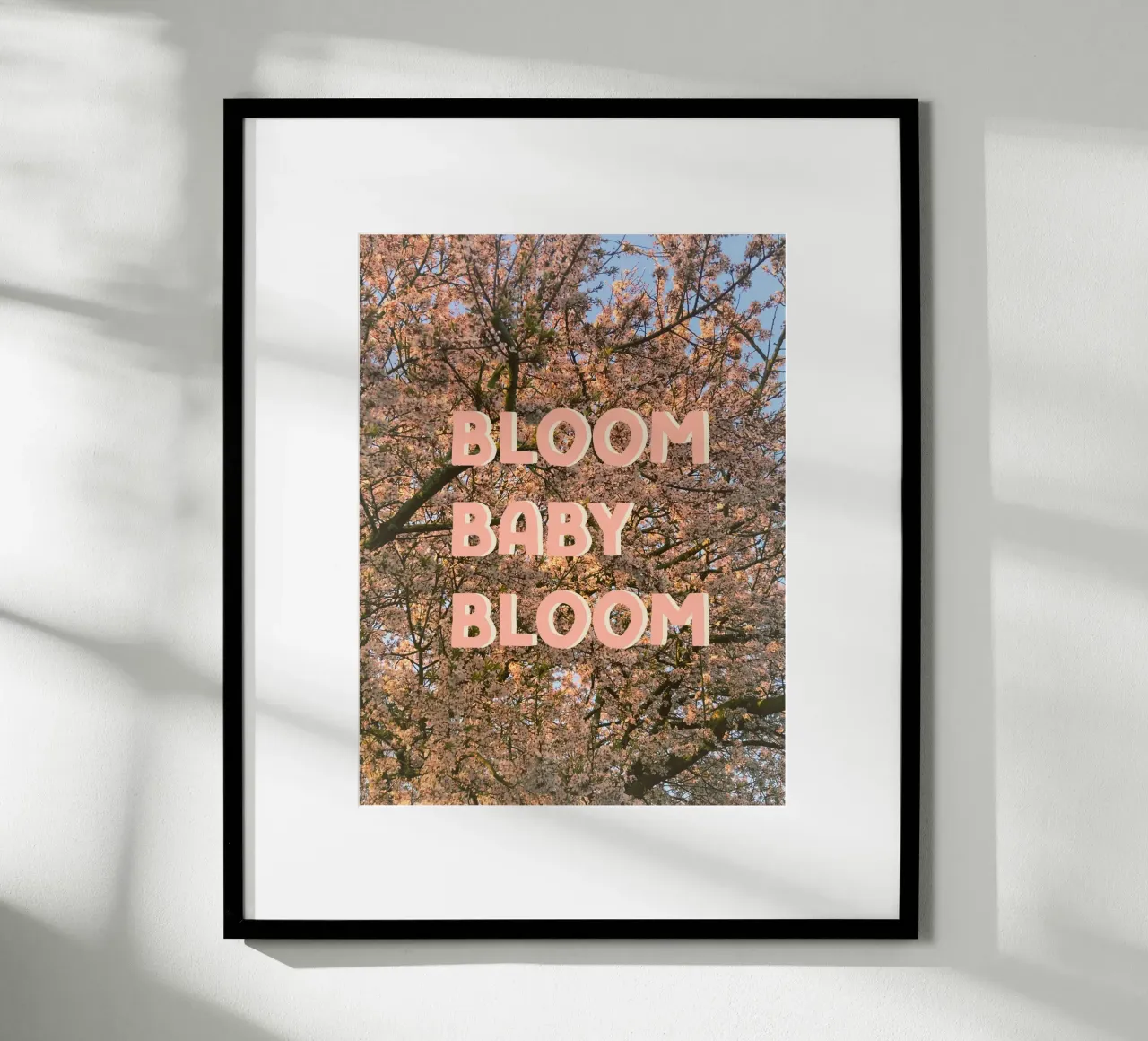 Bloom Baby Bloom poster con telaio in legno da Nordic Vibes