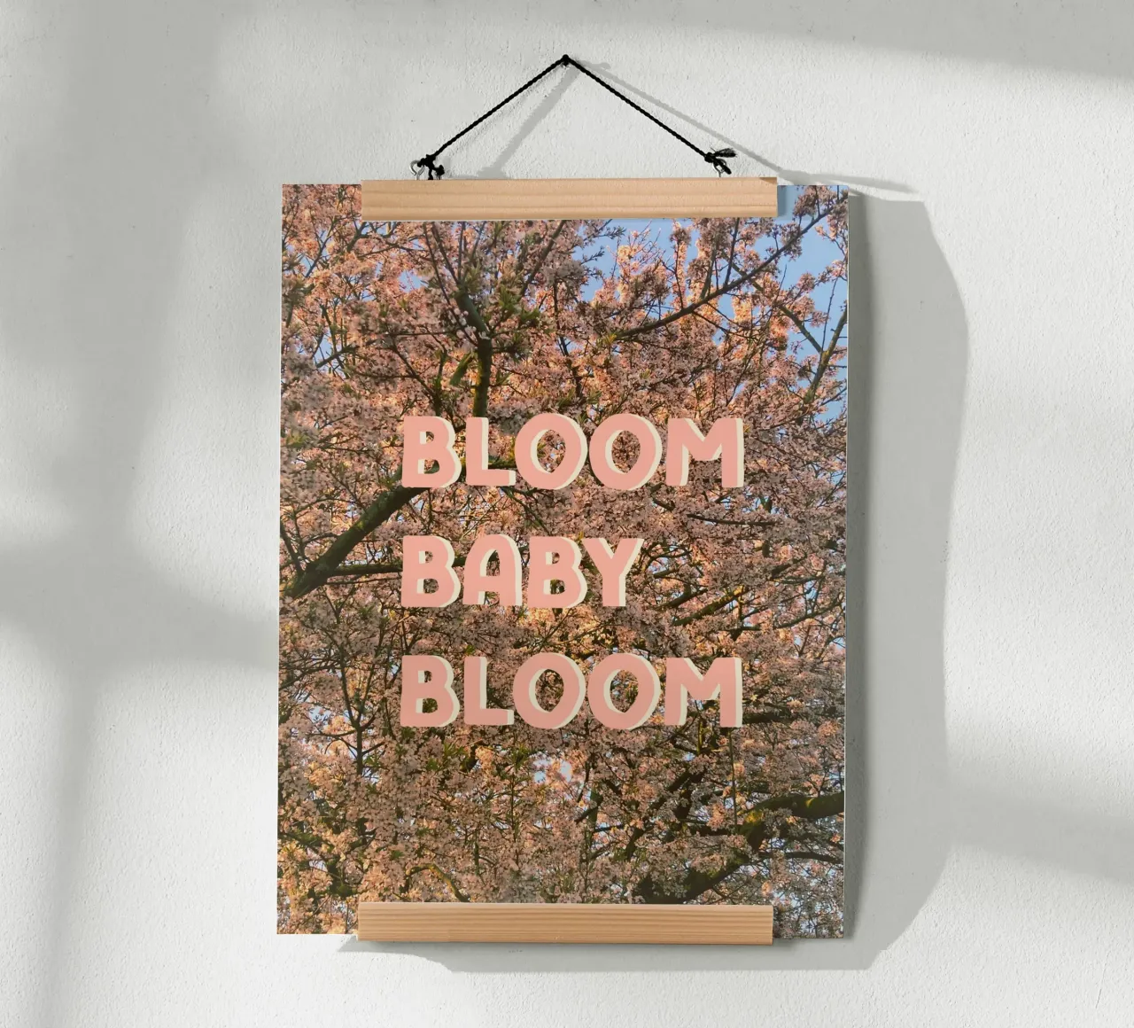 Bloom Baby Bloom poster con telaio in legno da Nordic Vibes
