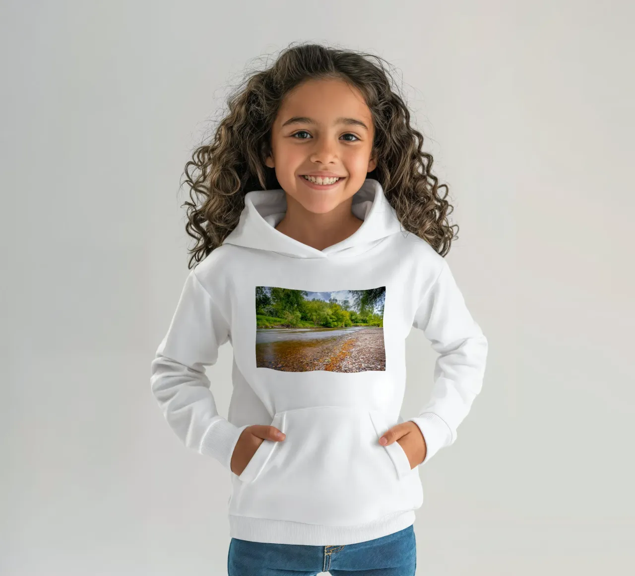 Fiume Saale con spiaggia di ghiaia vicino a Jena in primavera felpa bambino con cappuccio da Marcus Beckert | Fotografie