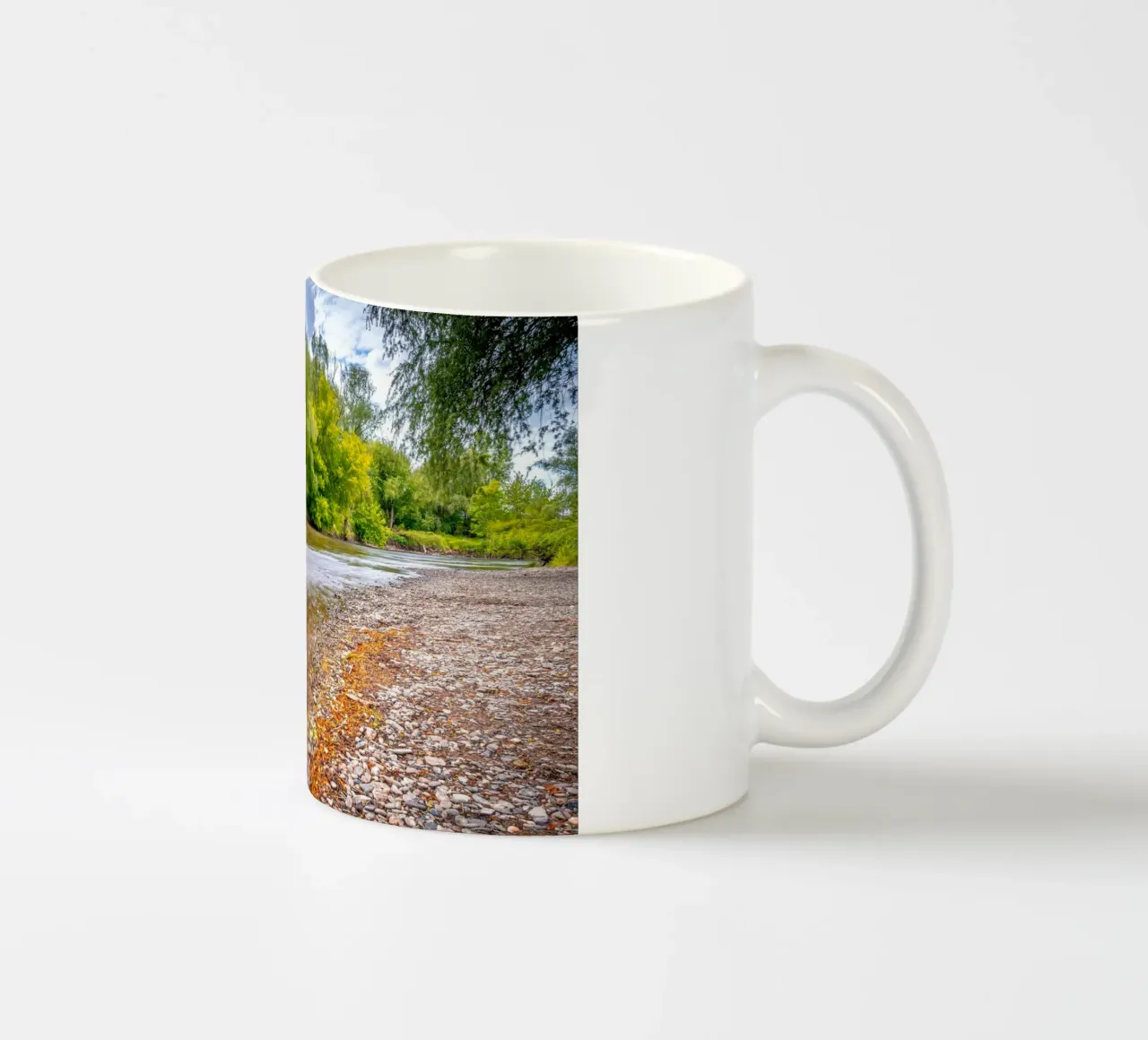 Fiume Saale con spiaggia di ghiaia vicino a Jena in primavera tazza in ceramica da Marcus Beckert | Fotografie