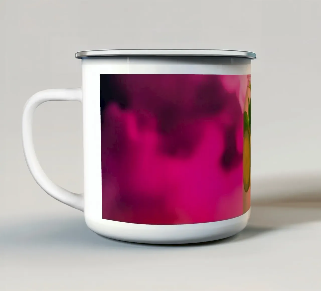 Bevanda rinfrescante con lime e menta circondata da colori tazza in smalto da DesignDoodle