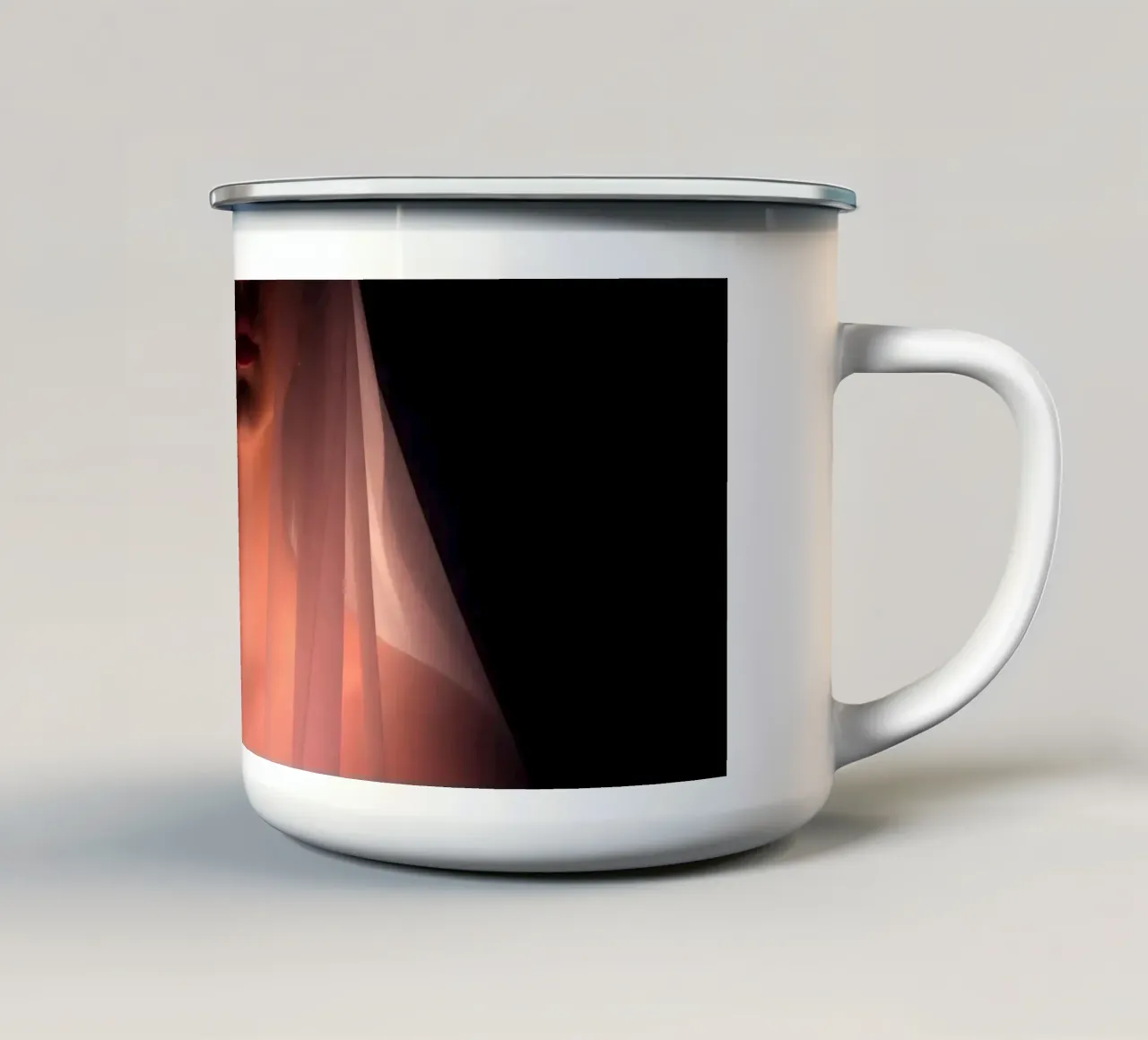 Figur mit einem Schleier, der von unten beleuchtet wird, in einem dunklen Raum Emaille Tasse von DesignDoodle