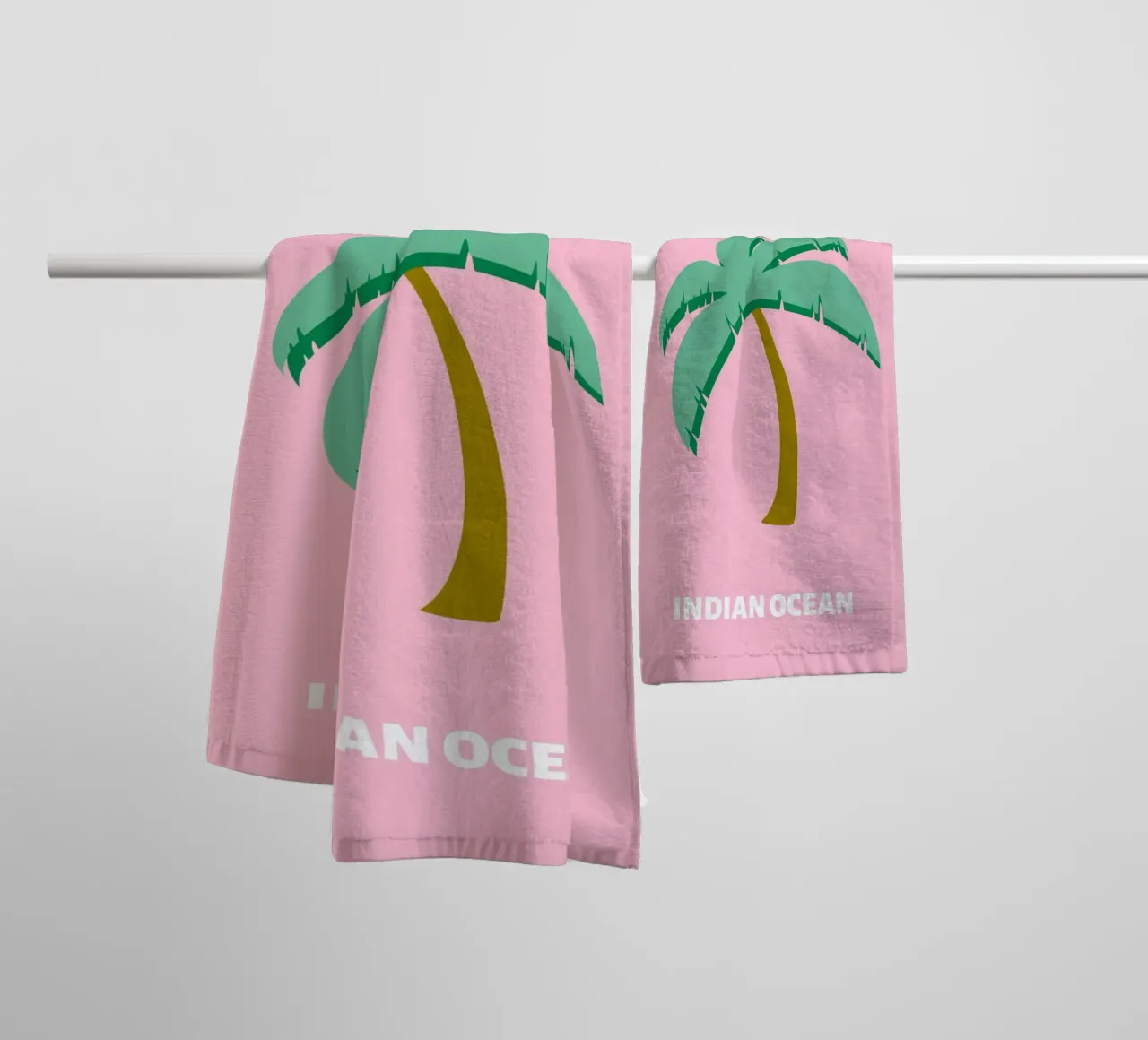 Palma tropicale retrò al tramonto sulla spiaggia Pop Art asciugamano da bagno da NorwesClub