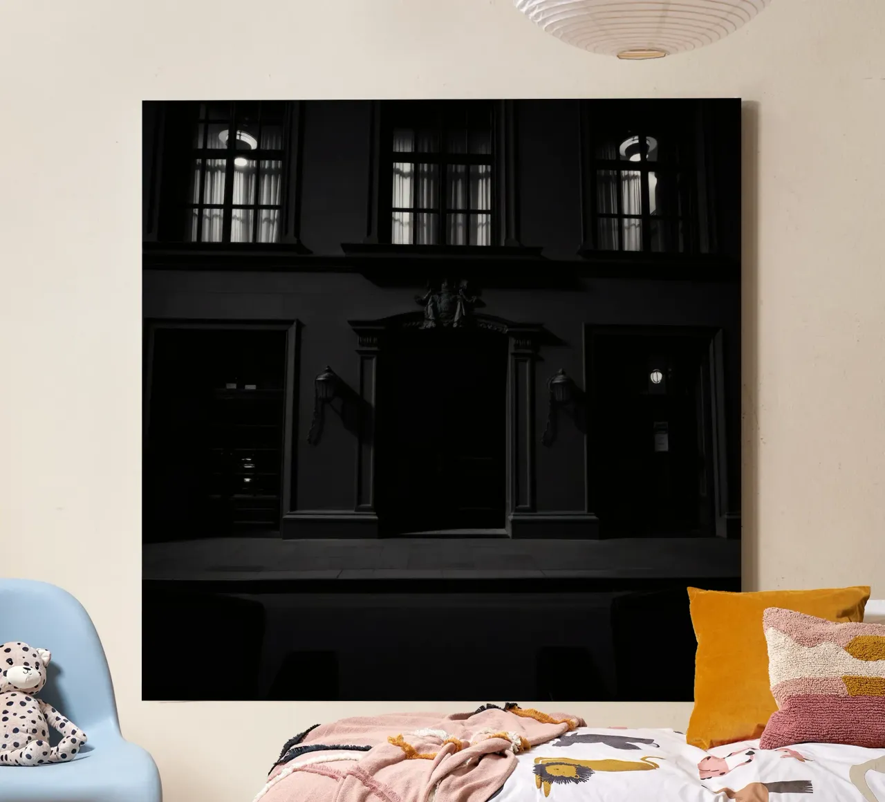 Ombre all'ingresso di un edificio storico di notte tela con Cornice a cassetta da DesignDoodle