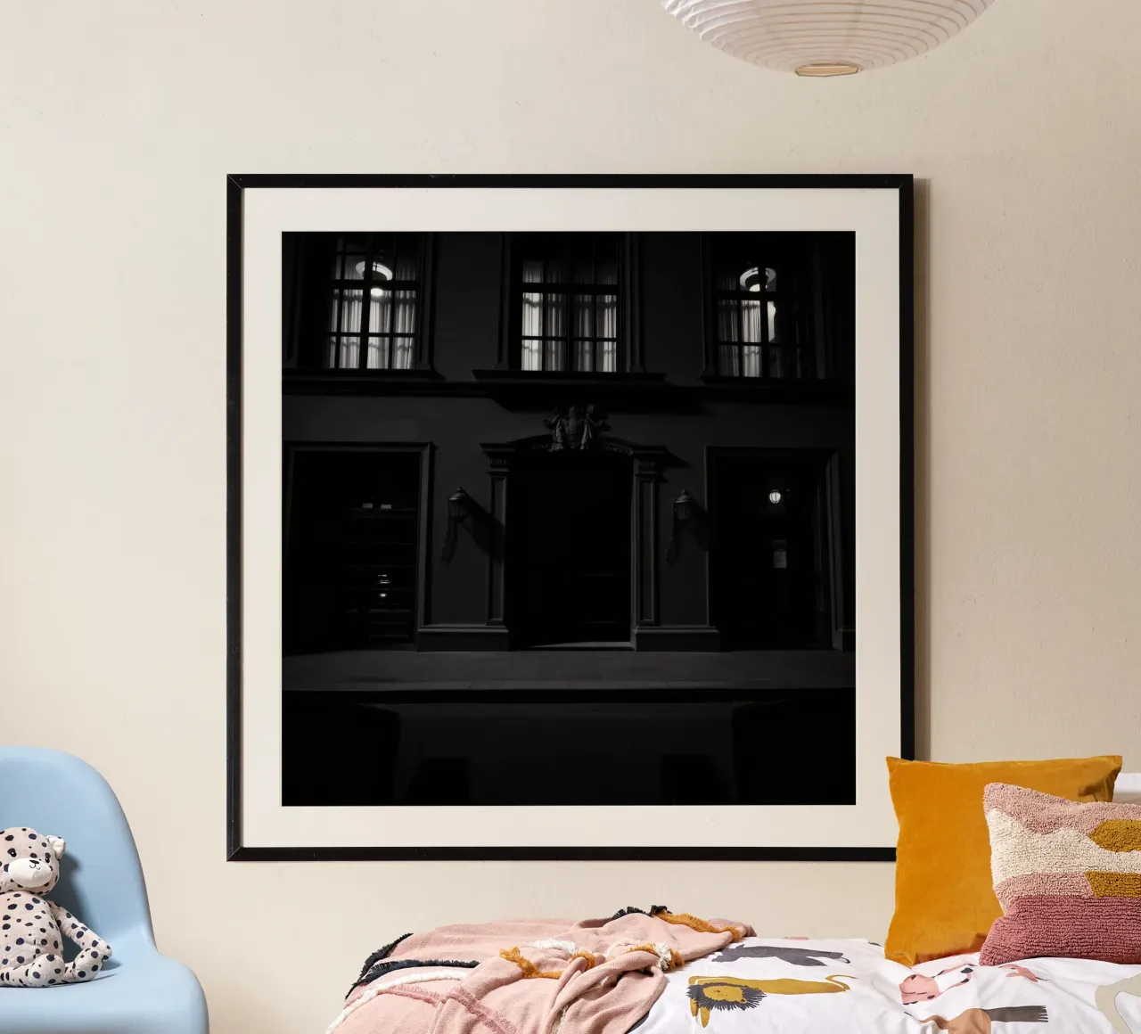 Ombre all'ingresso di un edificio storico di notte carta hahnemühle da DesignDoodle