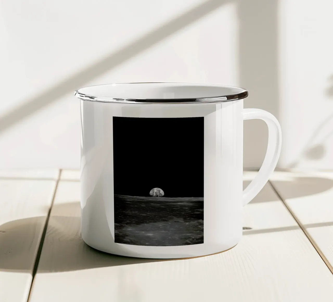 Earth Rising Over Moon's Horizon II tazza in smalto da Vintage by JUNIQE
