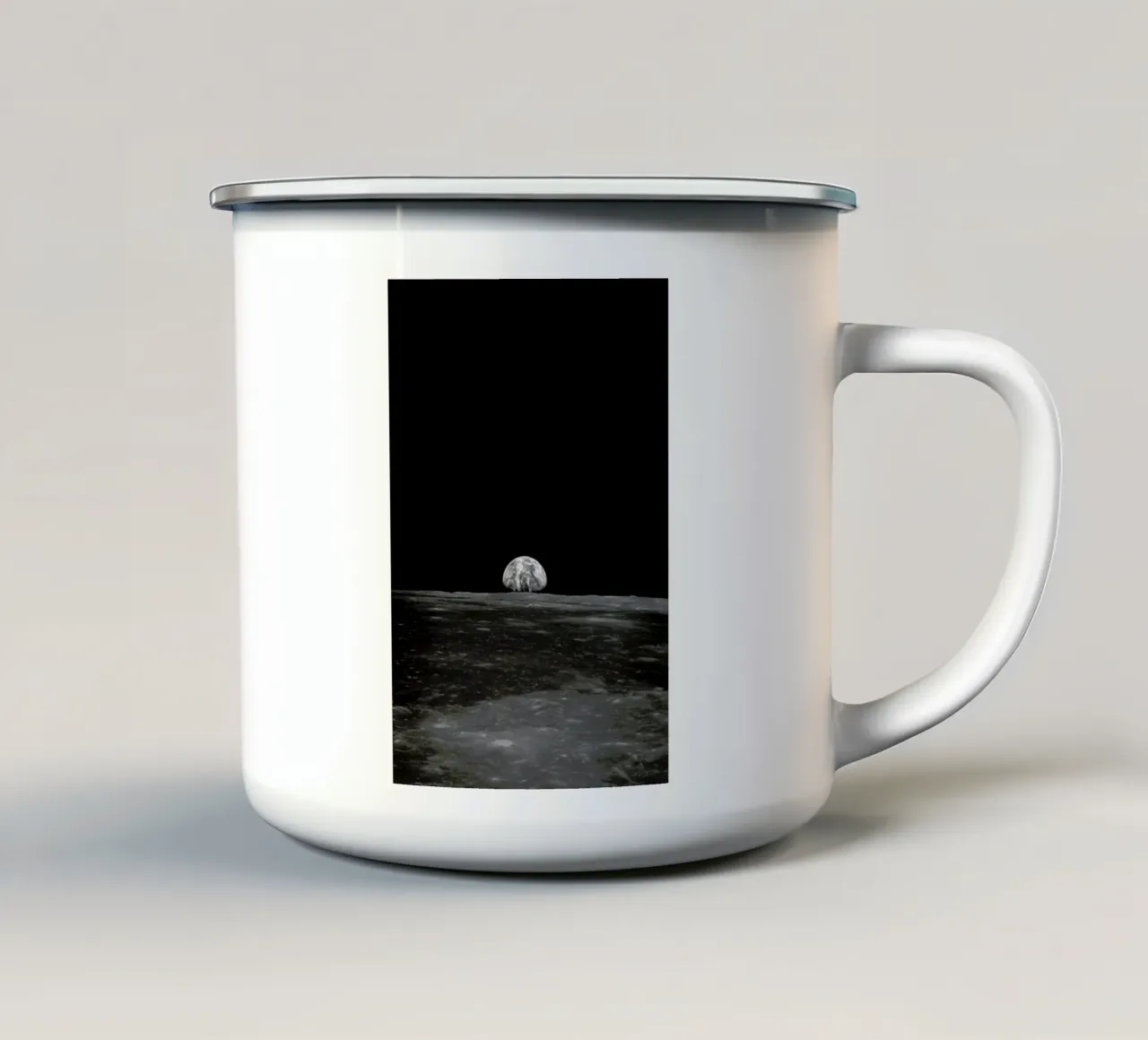Earth Rising Over Moon's Horizon II tazza in smalto da Vintage by JUNIQE