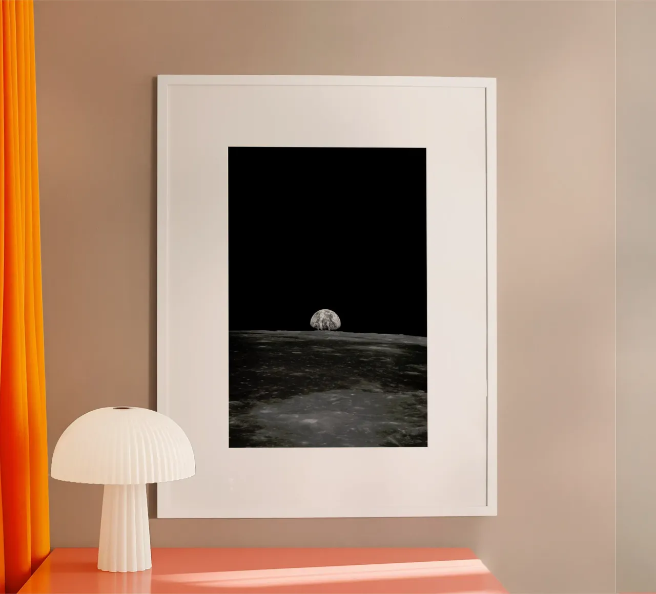 Earth Rising Over Moon's Horizon II poster con telaio in alluminio da Vintage by JUNIQE