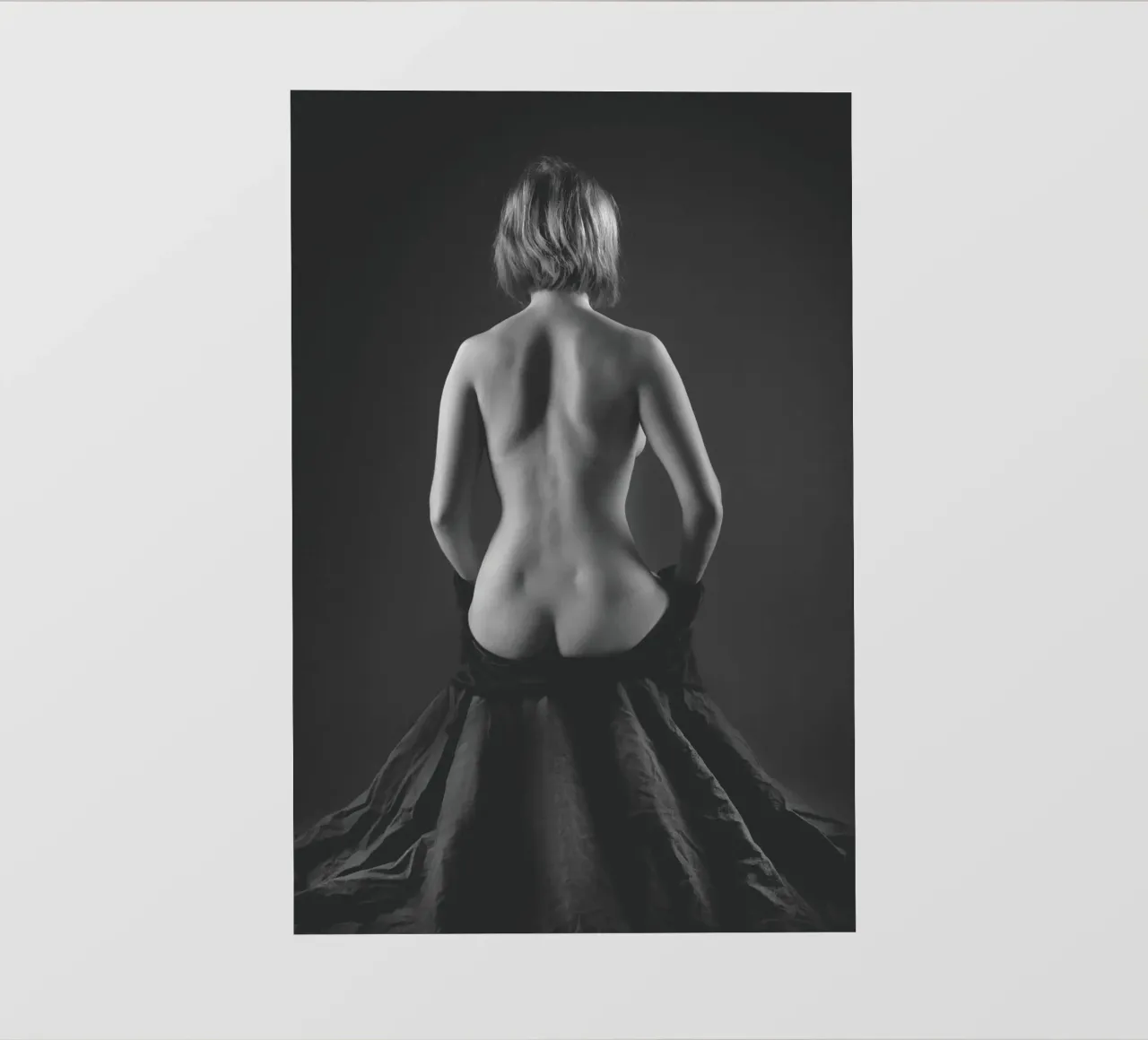 Mina seated pellicola backlit da Dave Hare Photography