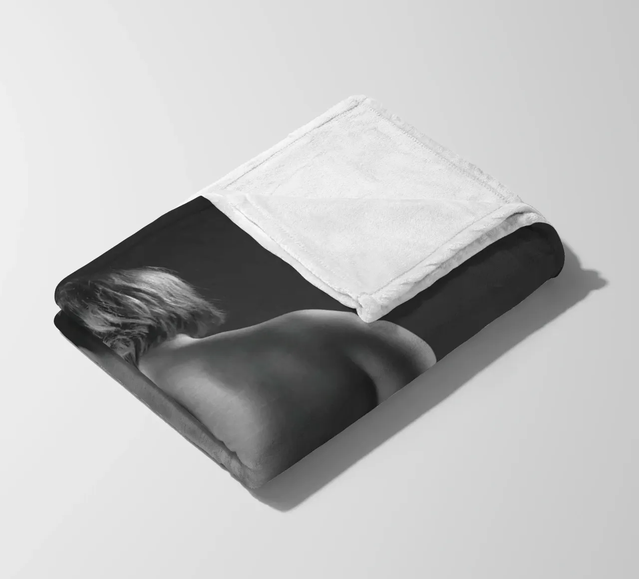 Mina seated coperta in pile da Dave Hare Photography