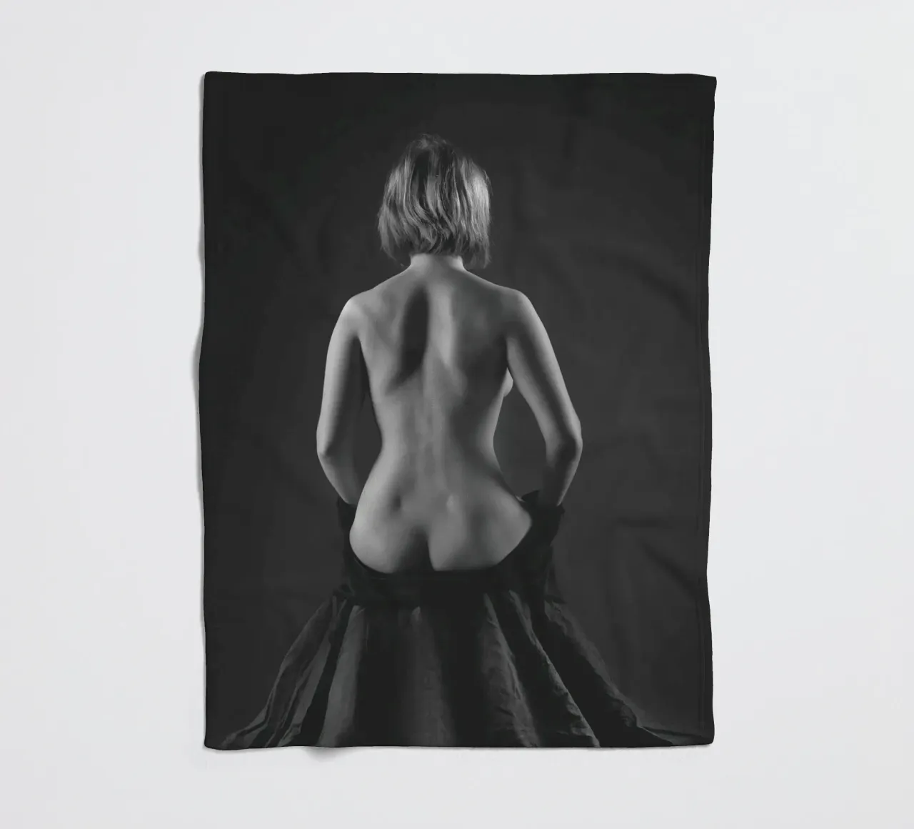 Mina seated coperta in pile da Dave Hare Photography