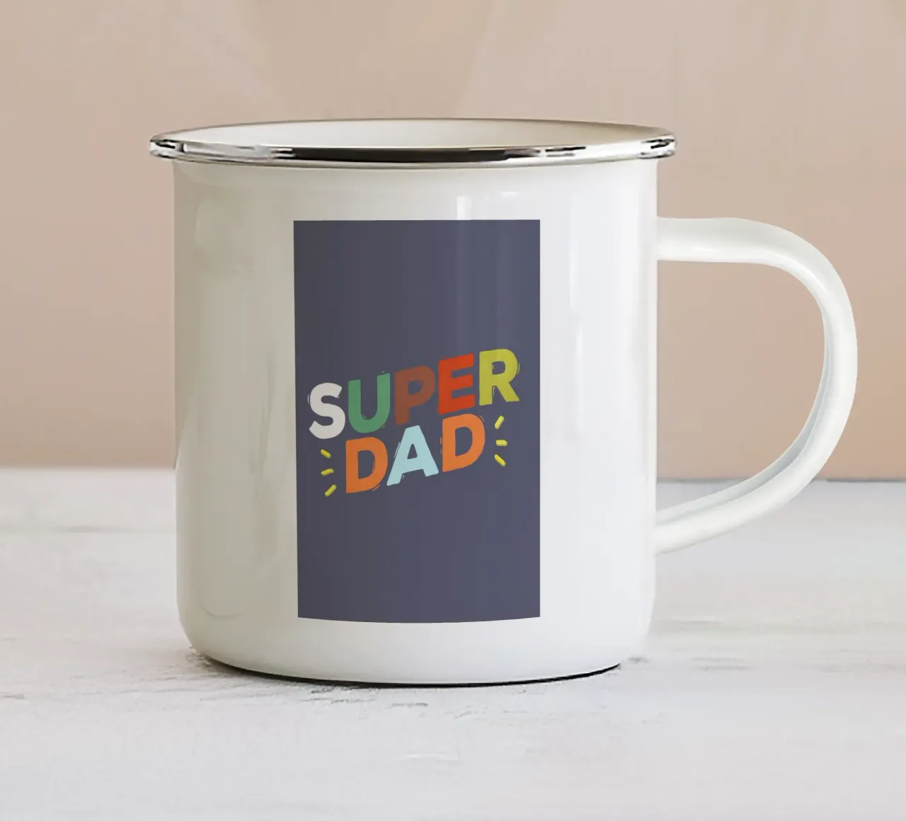Bold Retro "SUPER DAD" Typography tazza in smalto da showmemars