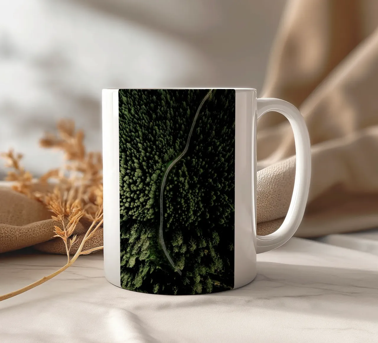 Street Through The Forest - Edition 2 tazza in ceramica da Sebastian Hilgetag
