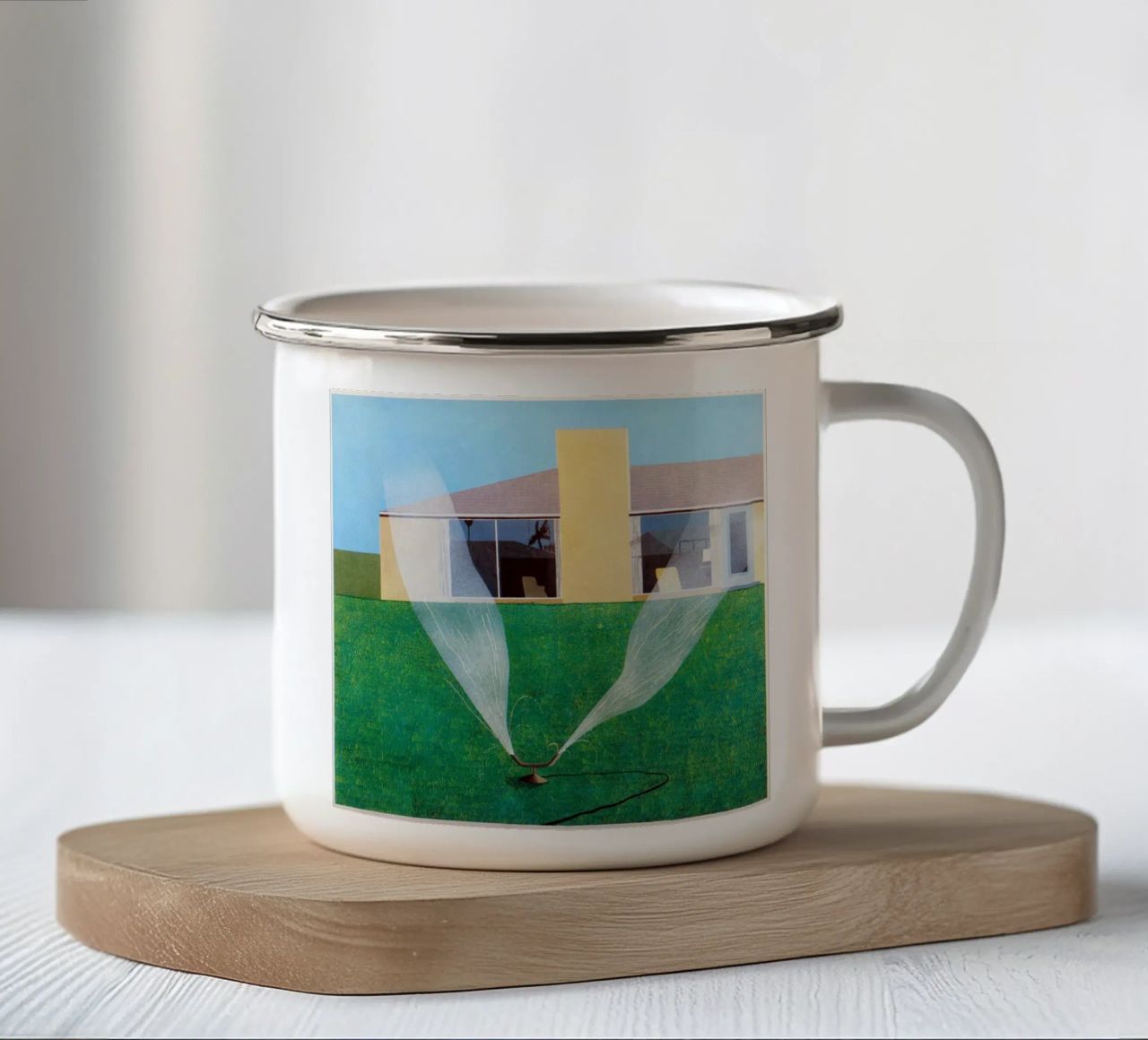 Un irrigatore per prato tazza in smalto da khanrosie