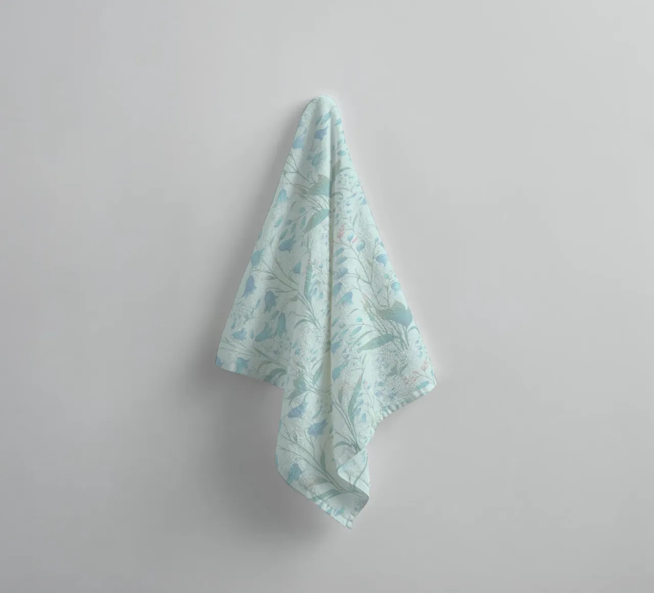 Campanule blu nebbioso asciugamano da bagno da SilverPegasus