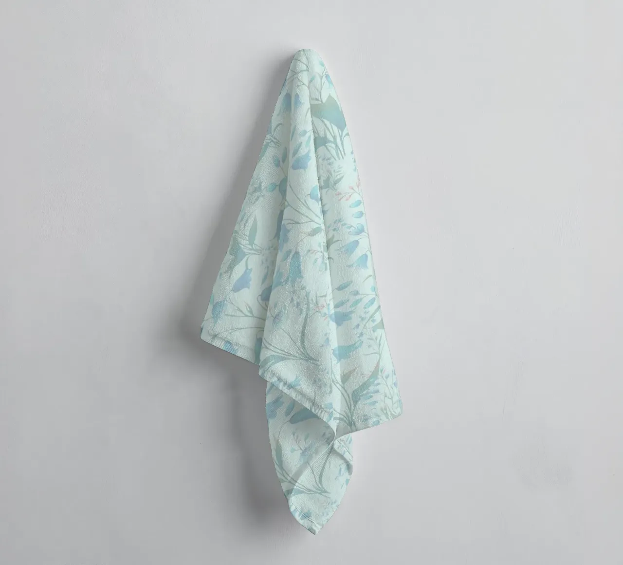 Campanule blu nebbioso asciugamano da bagno da SilverPegasus