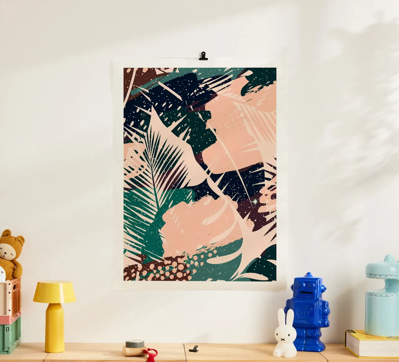 bladeren abstracte vormen stippen tropisch gebladerte palmbladeren poster met houten frame van Janine P McGuire